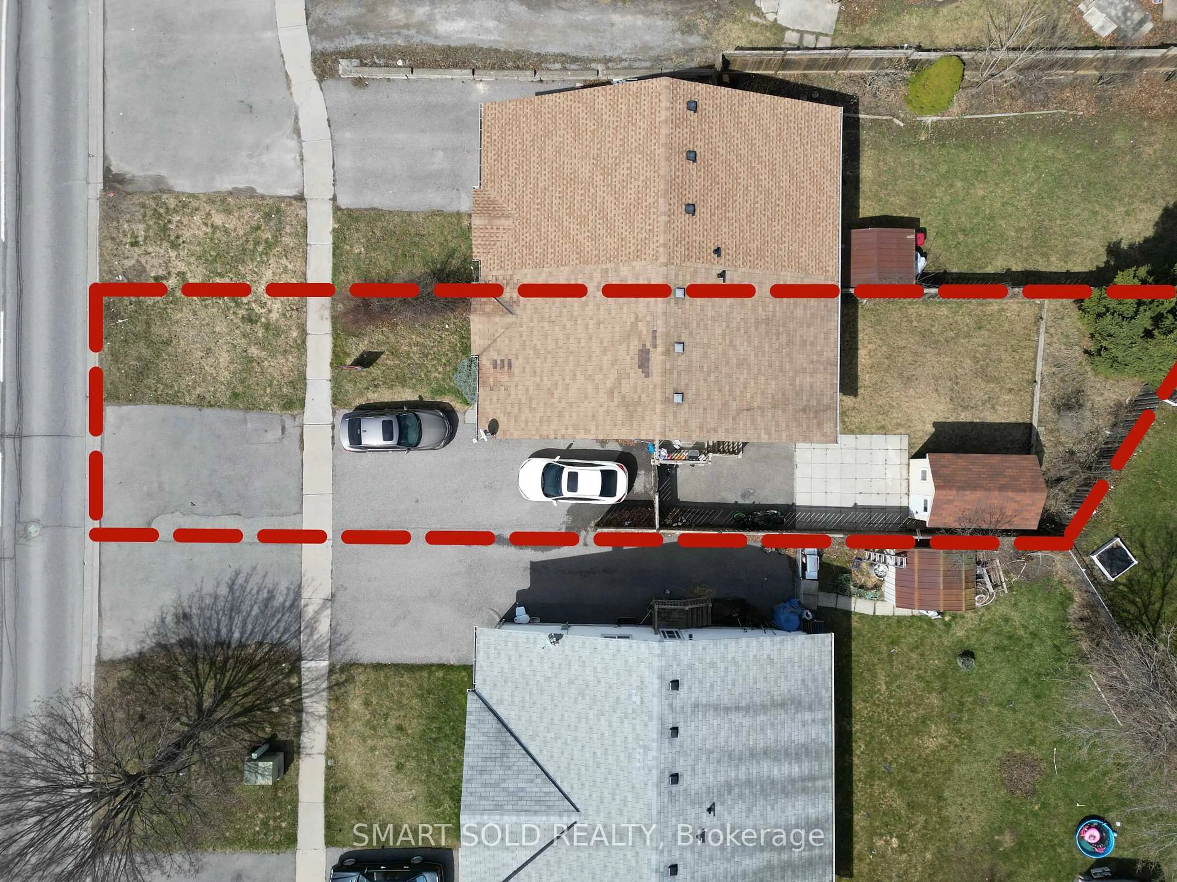 A pic from outside/outdoor area/front of a property/back of a property/a pic from drone, street for 1179 Simcoe St, Oshawa Ontario L1H 4M1