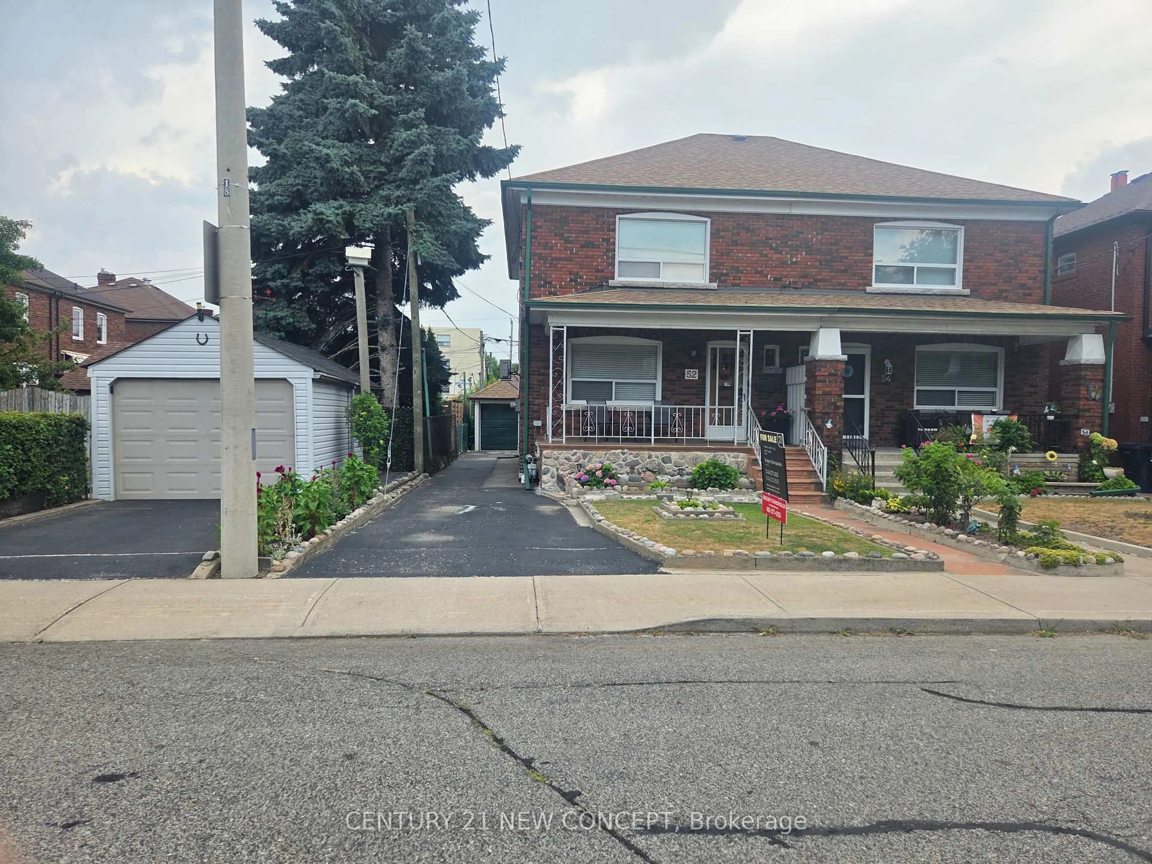 A pic from outside/outdoor area/front of a property/back of a property/a pic from drone, street for 52 Frankdale Ave, Toronto Ontario M4J 4A2