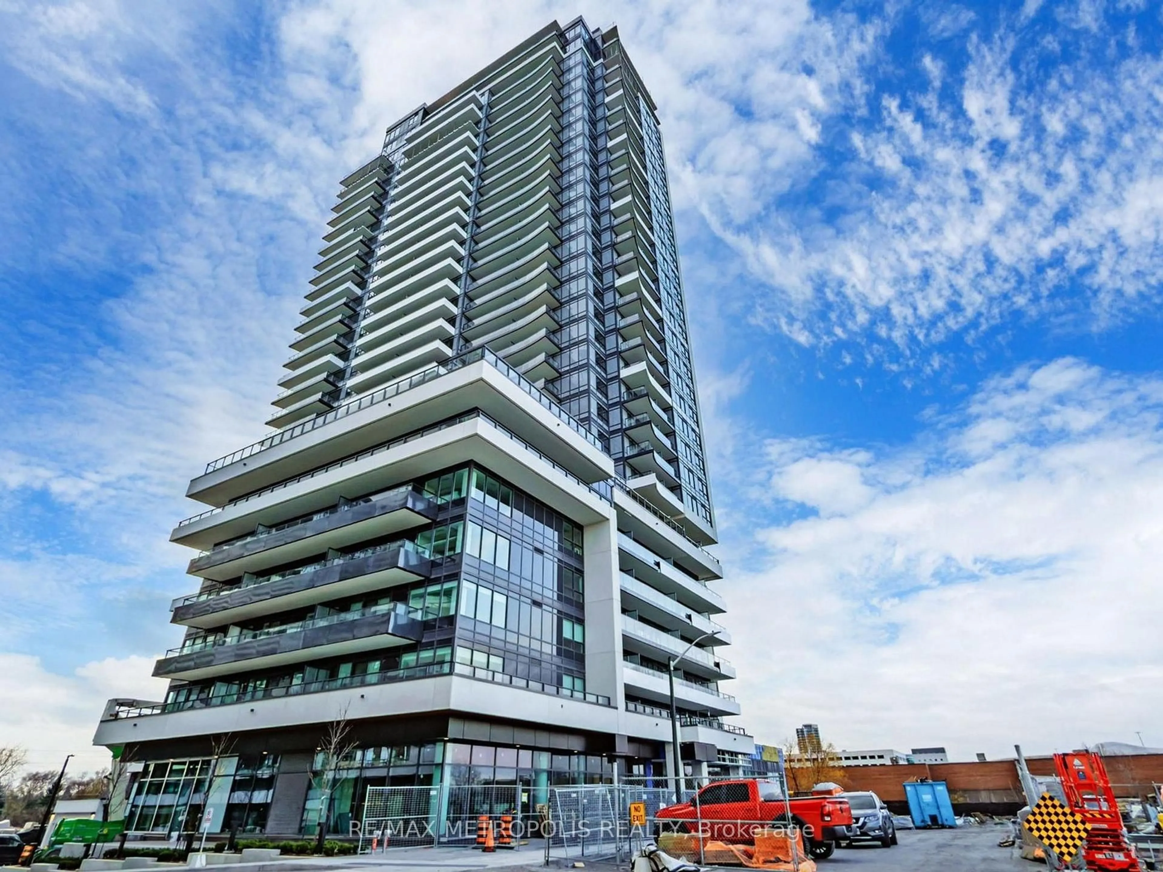 Indoor foyer for 1435 Celebration Dr #708, Pickering Ontario L1W 0C4