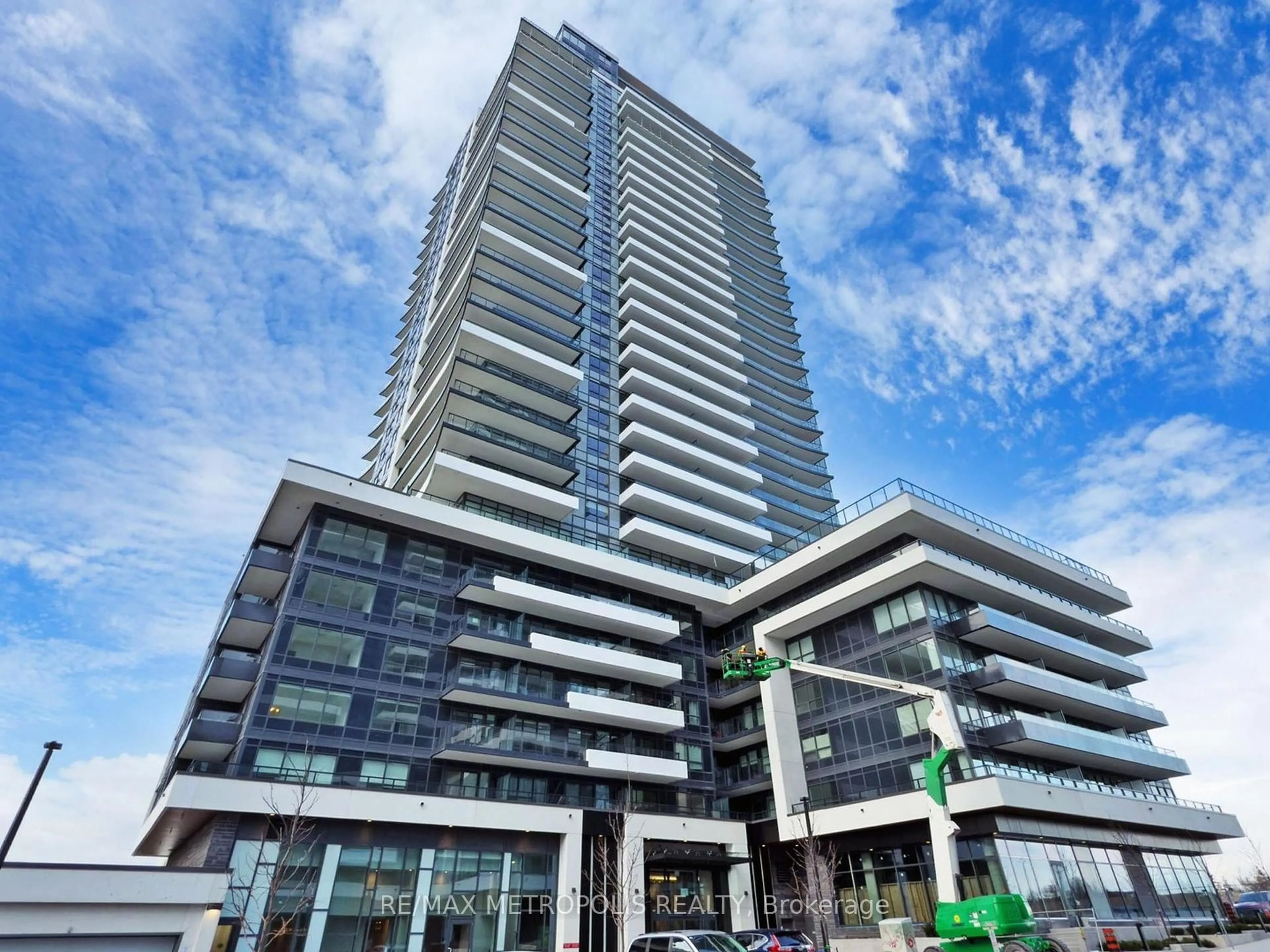 Indoor foyer for 1435 Celebration Dr #708, Pickering Ontario L1W 0C4