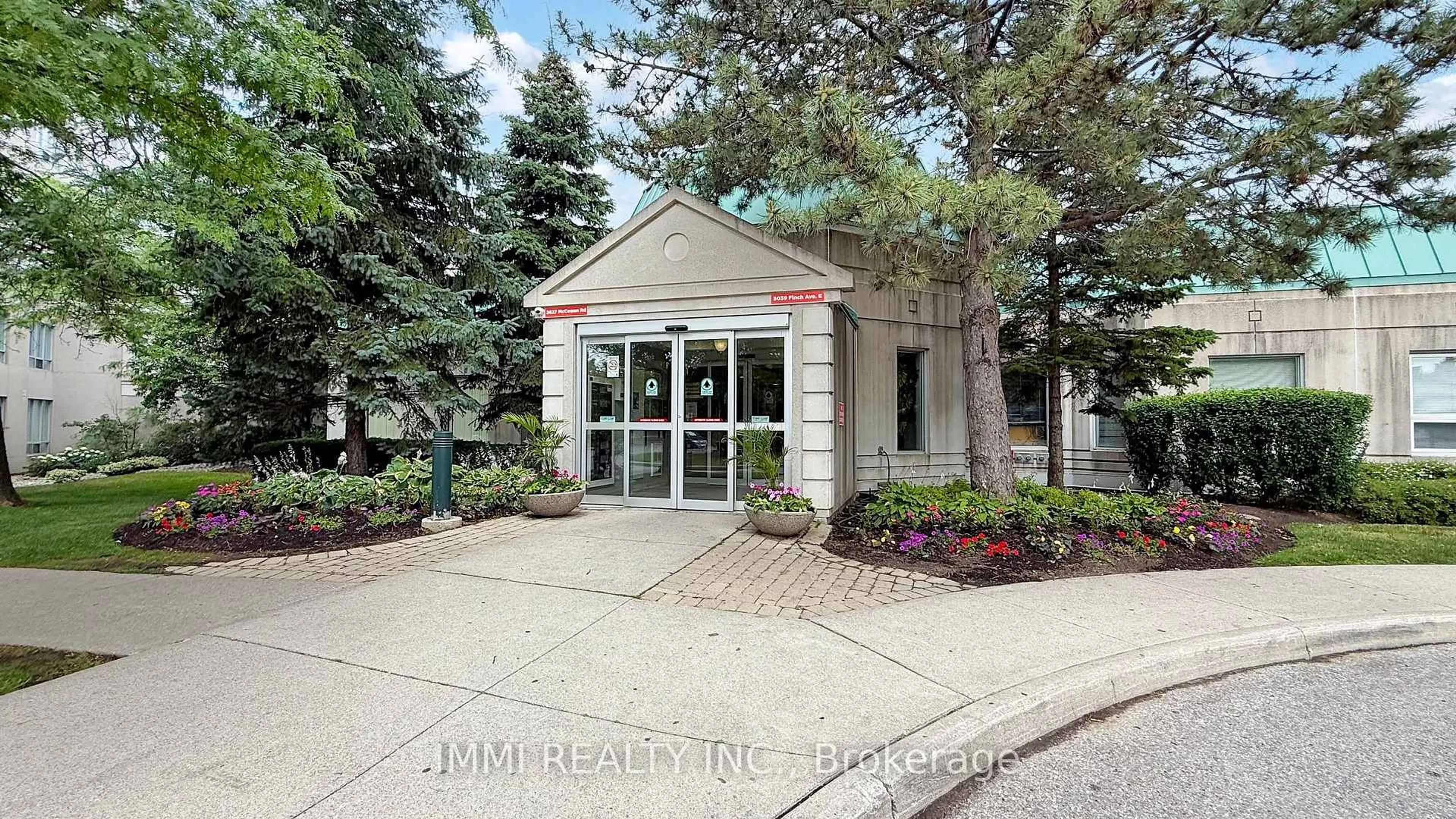 Indoor foyer for 5039 Finch Ave #2009, Toronto Ontario M1S 5L6