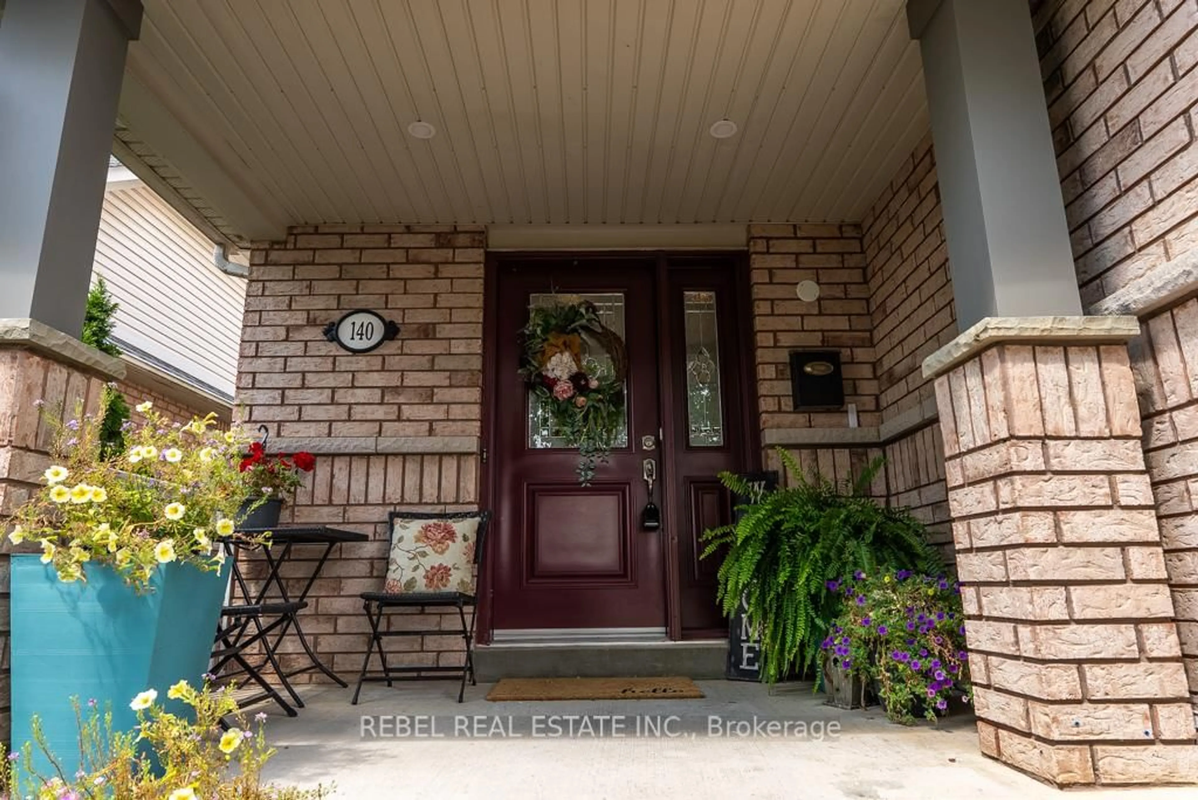 Indoor entryway for 140 Medland Ave, Whitby Ontario L1P 1W7
