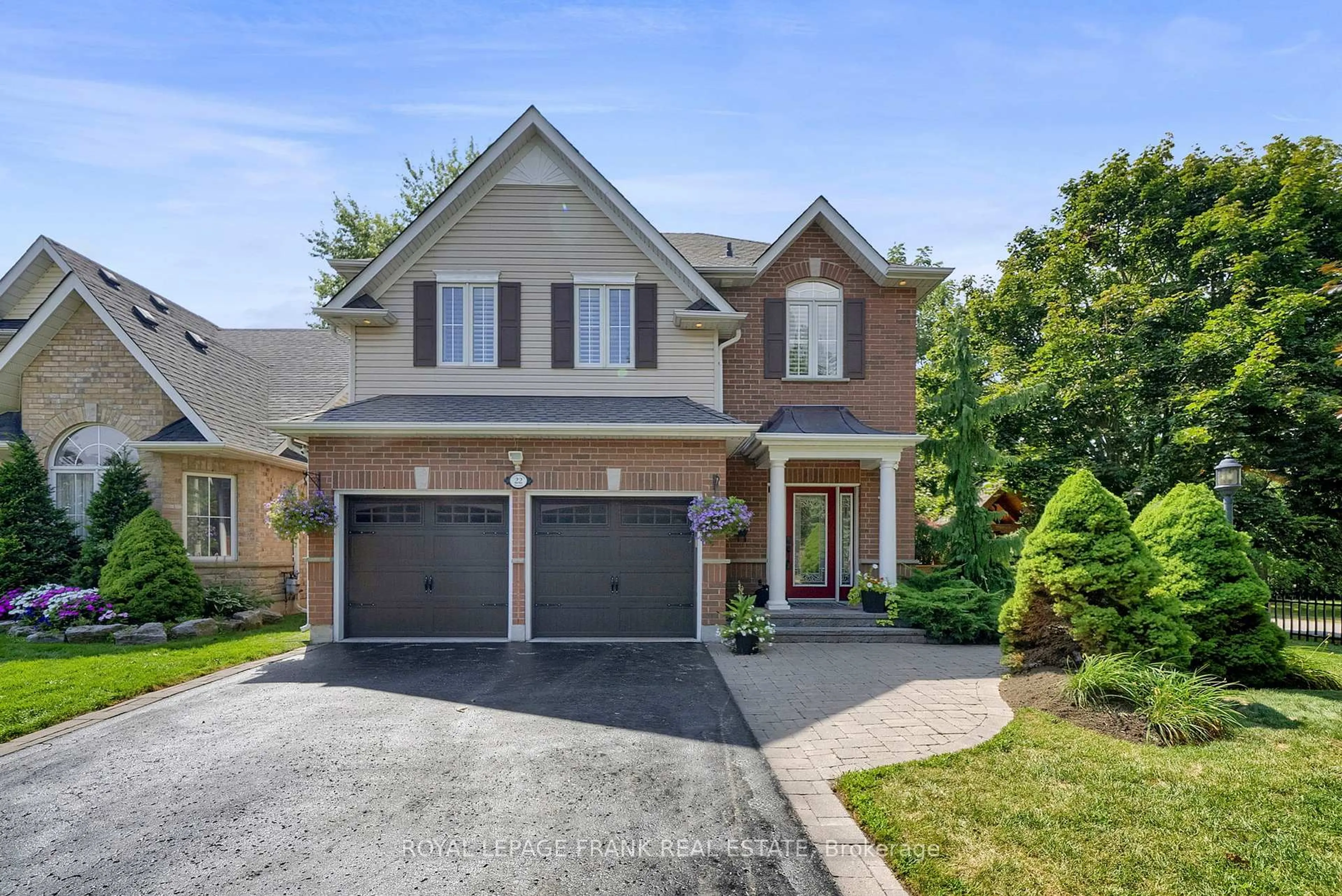 Home with brick exterior material, street for 22 Osgoode Gate, Clarington Ontario L1E 1V8