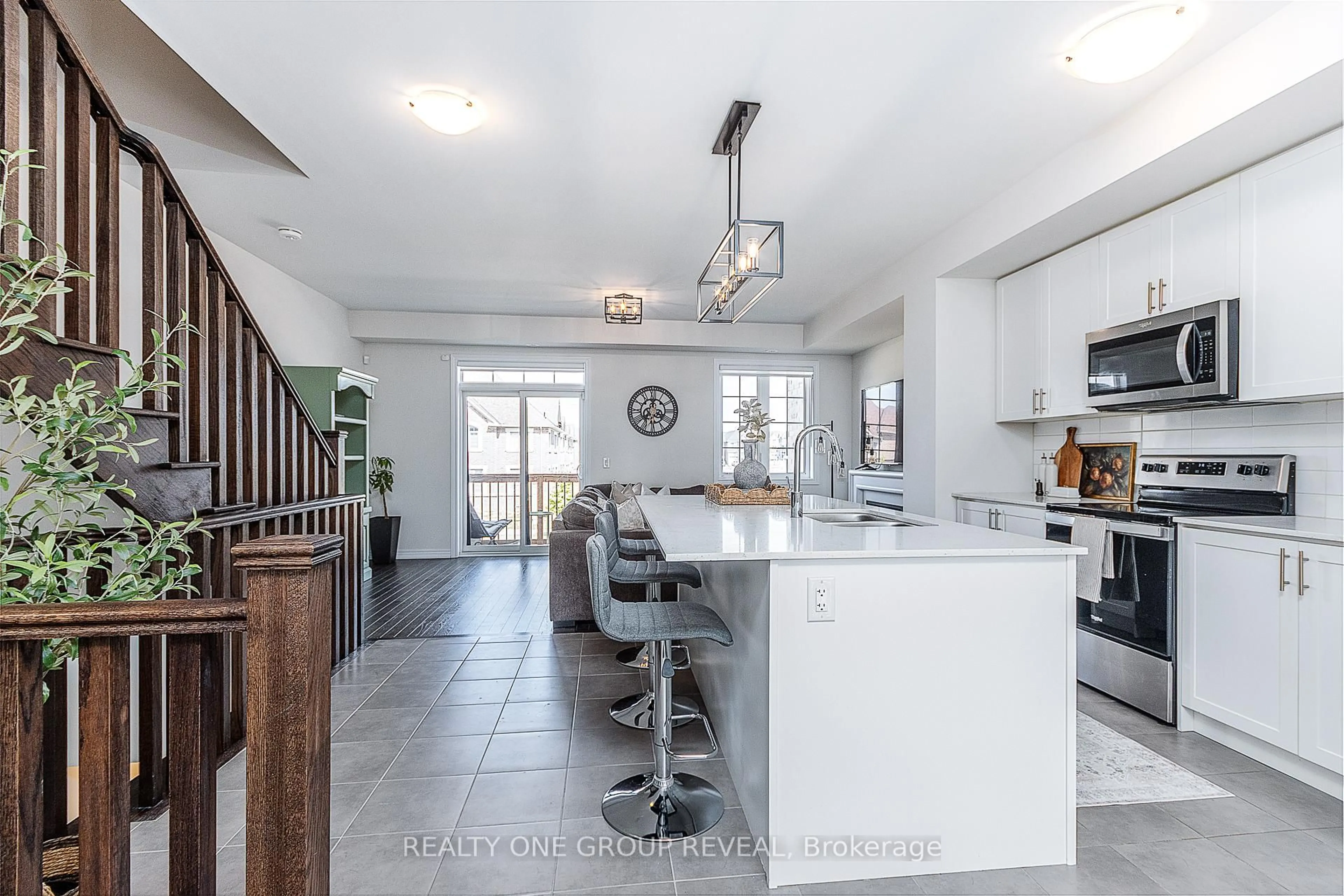 Open concept kitchen, ceramic/tile floor for 9 Morrison Cres, Whitby Ontario L1P 0P4