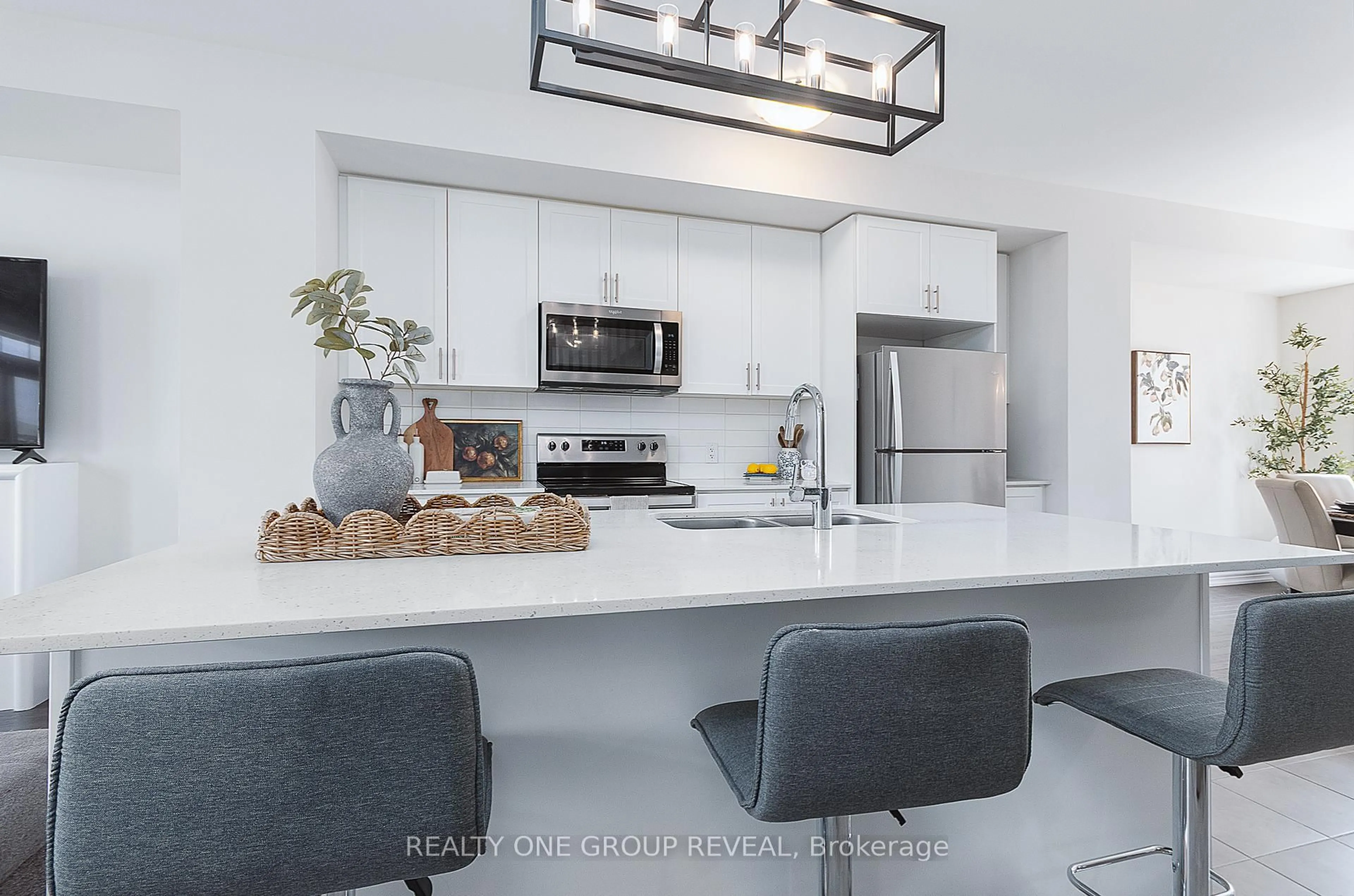 Open concept kitchen, ceramic/tile floor for 9 Morrison Cres, Whitby Ontario L1P 0P4