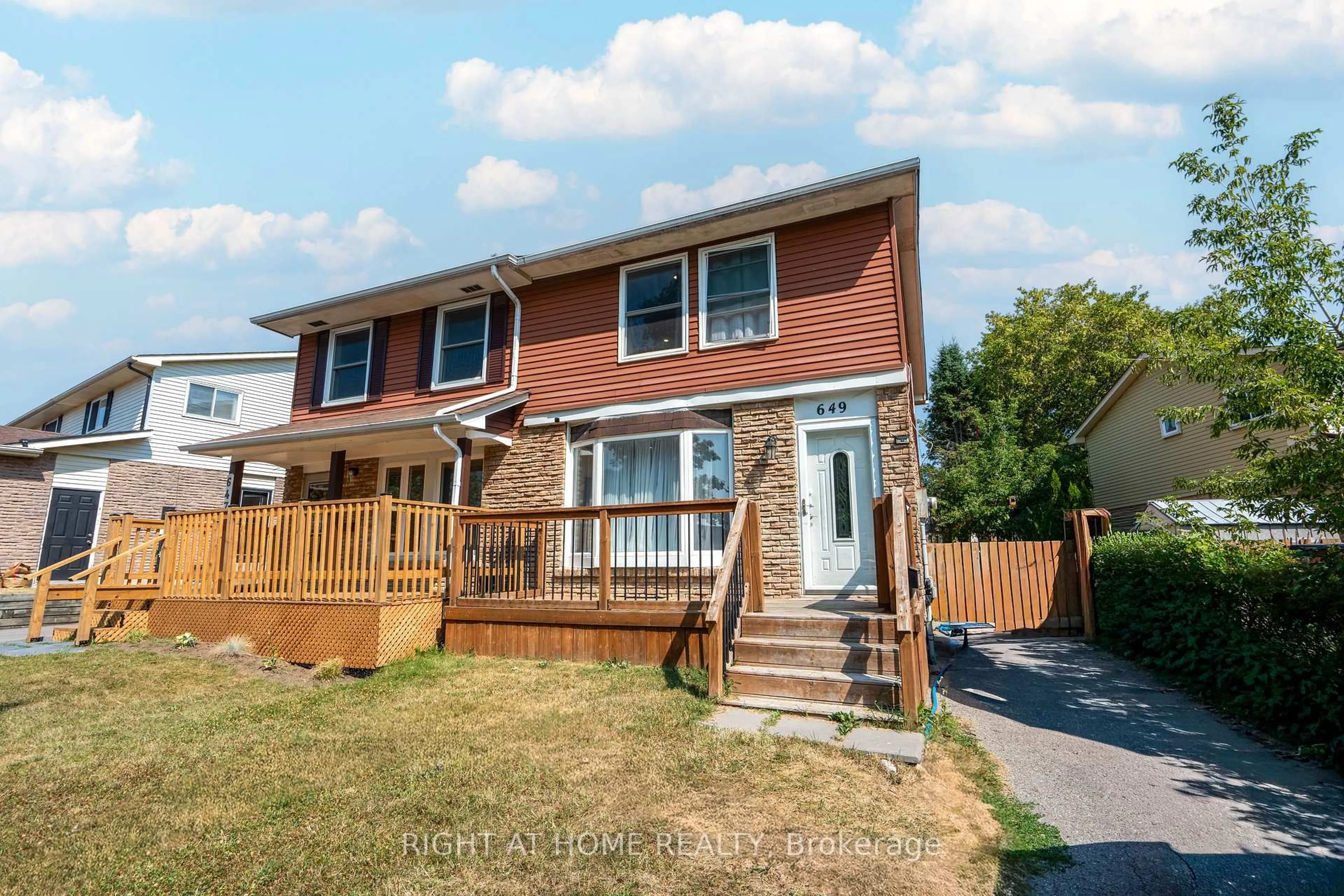 Home with vinyl exterior material, street for 649 Balsam Cres, Oshawa Ontario L1J 6A1