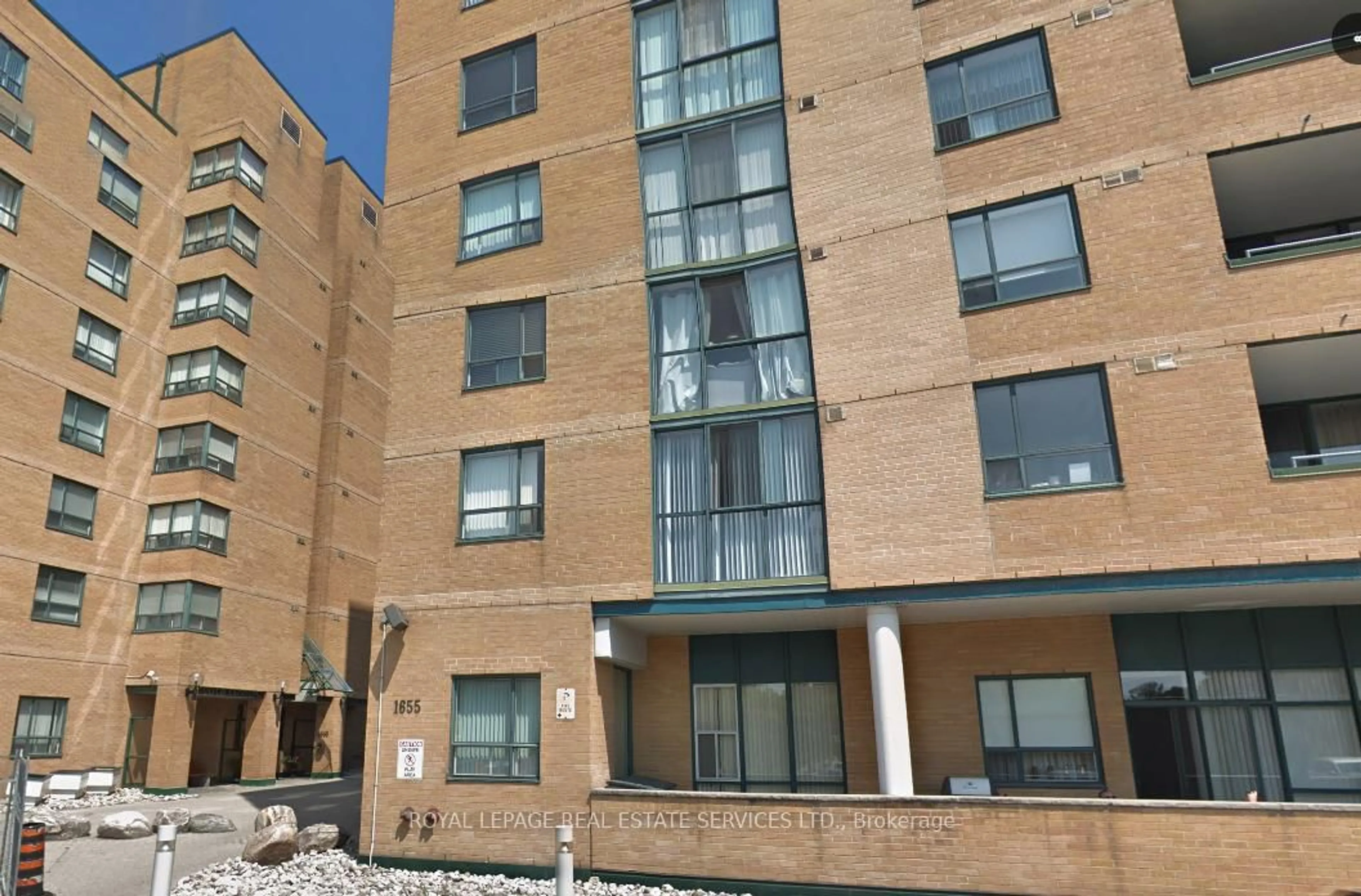 Patio, building for 1655 Pickering Pkwy #406, Pickering Ontario L1V 6L3
