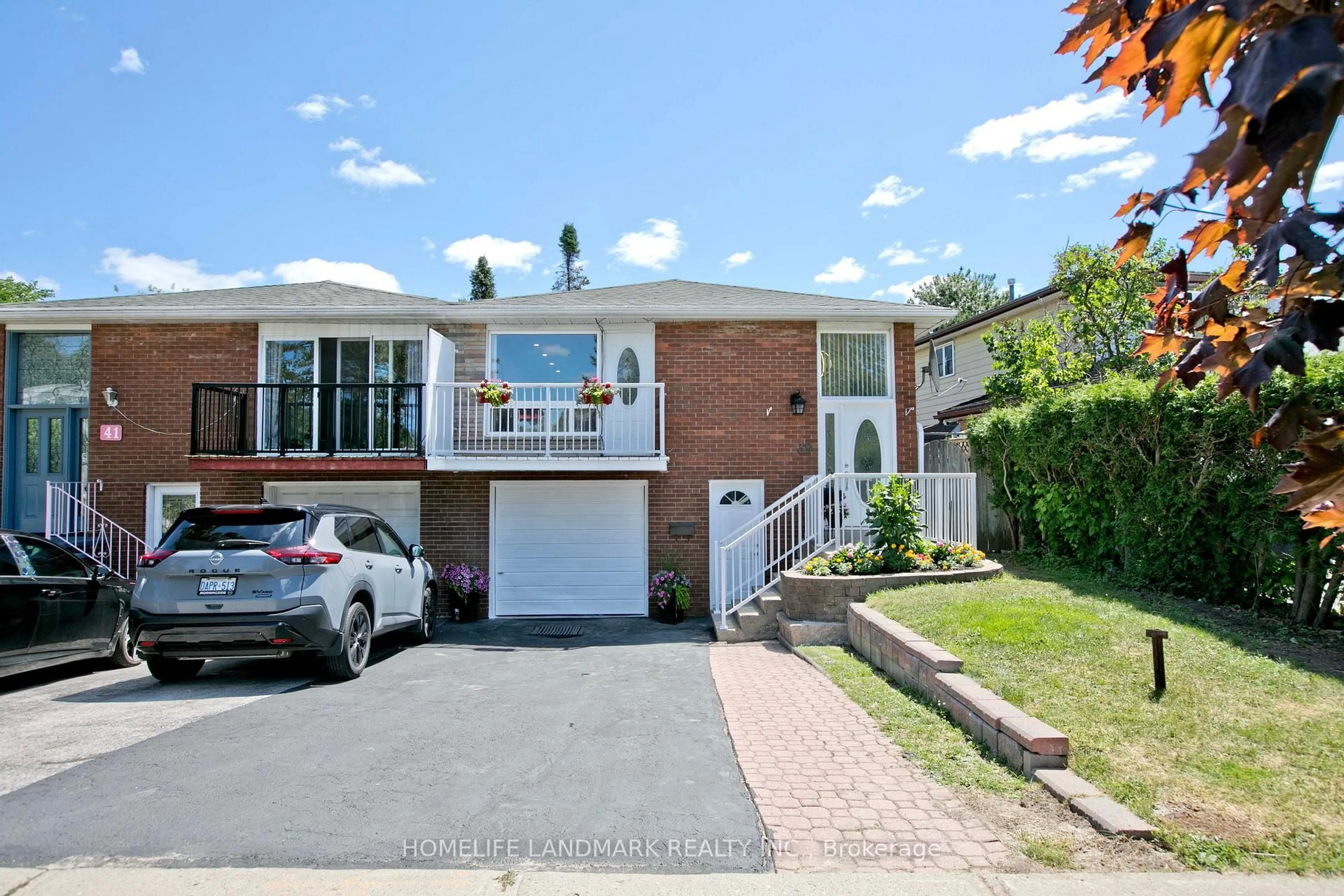 Home with brick exterior material, street for 39 La Peer Blvd, Toronto Ontario M1W 2H3