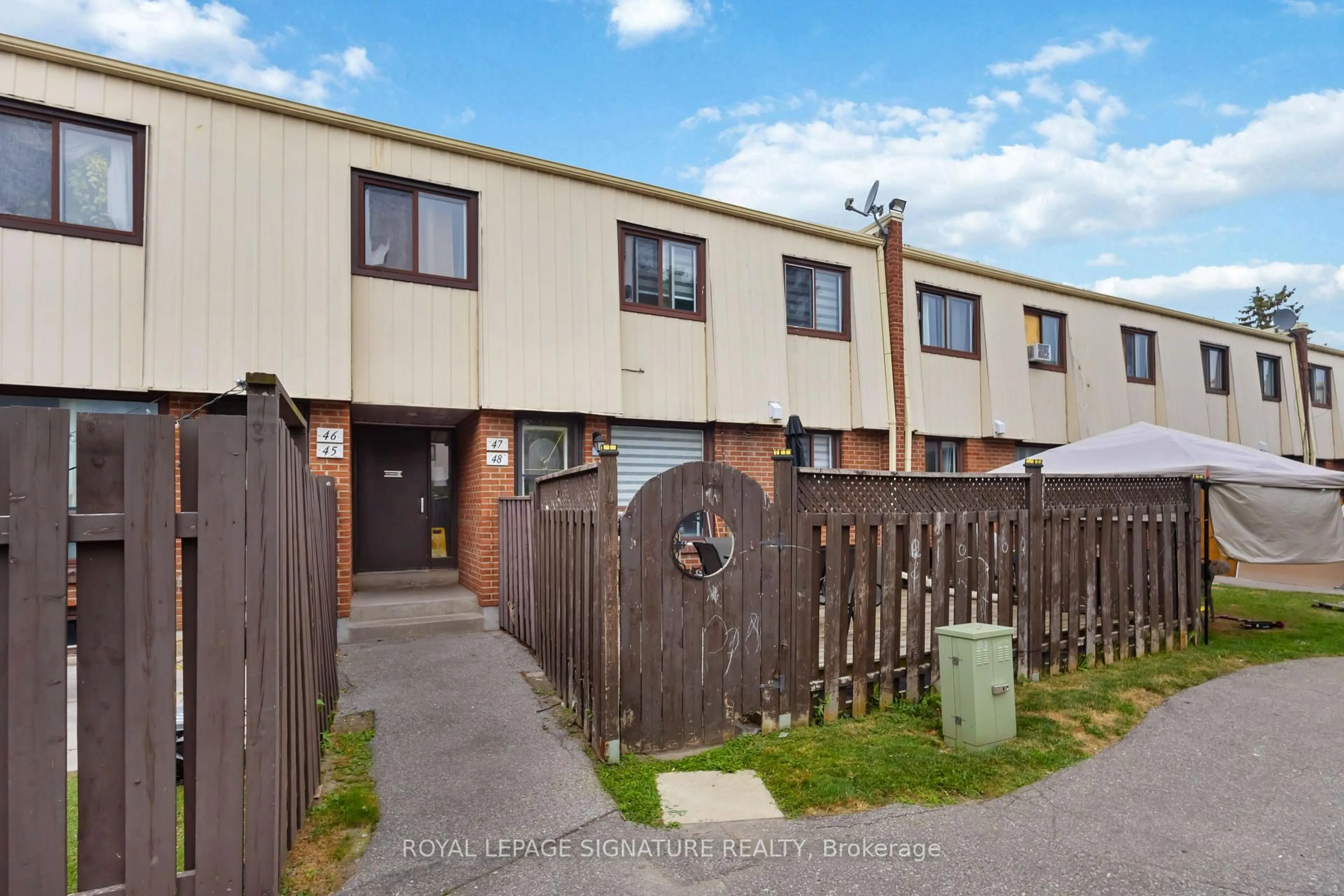 A pic from outside/outdoor area/front of a property/back of a property/a pic from drone, street for 1100 Oxford St #47, Oshawa Ontario L1J 6G4