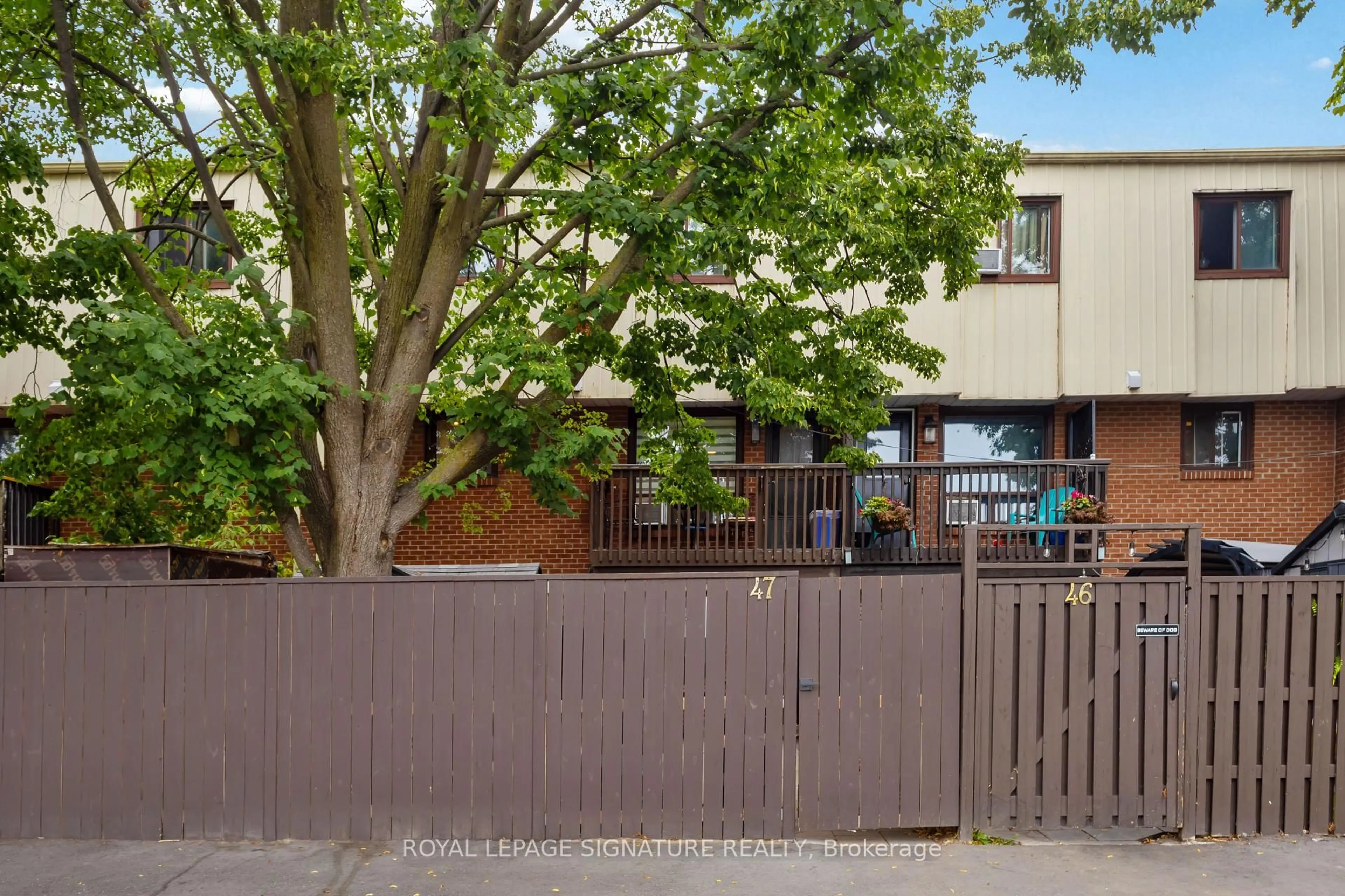 A pic from outside/outdoor area/front of a property/back of a property/a pic from drone, street for 1100 Oxford St #47, Oshawa Ontario L1J 6G4