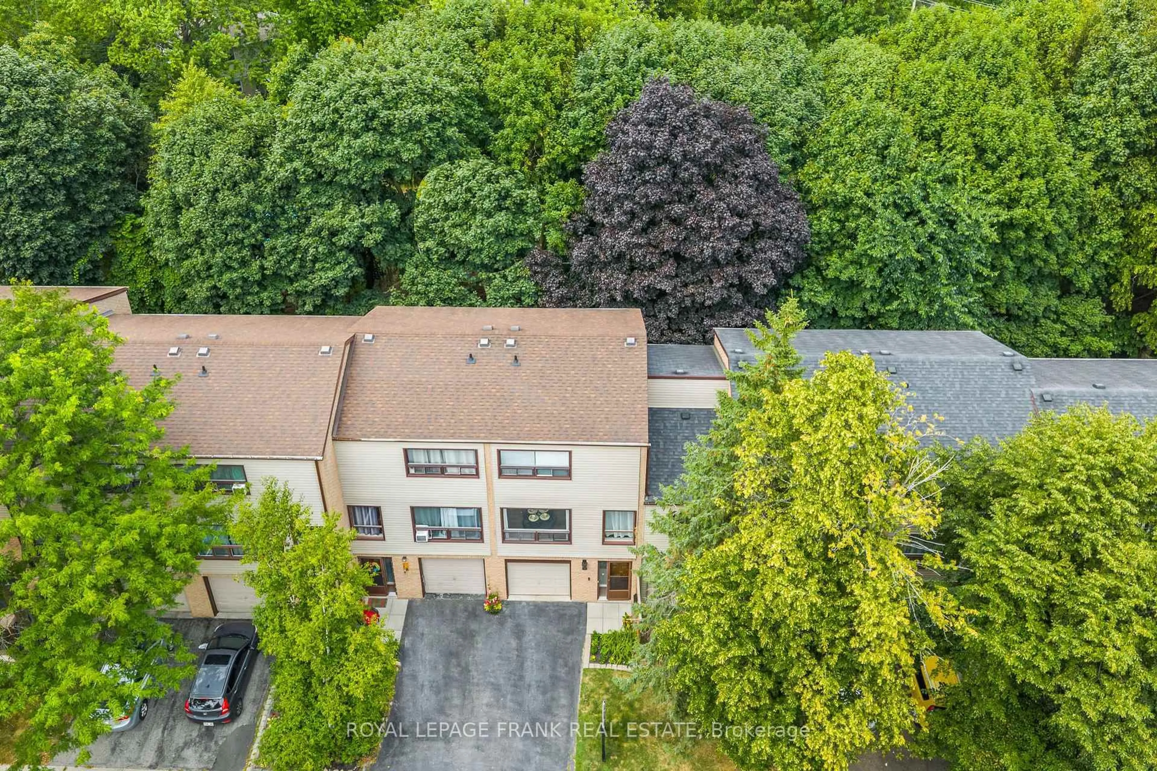 A pic from outside/outdoor area/front of a property/back of a property/a pic from drone, unknown for 9 The Bridle Path, Clarington Ontario L1C 3W1
