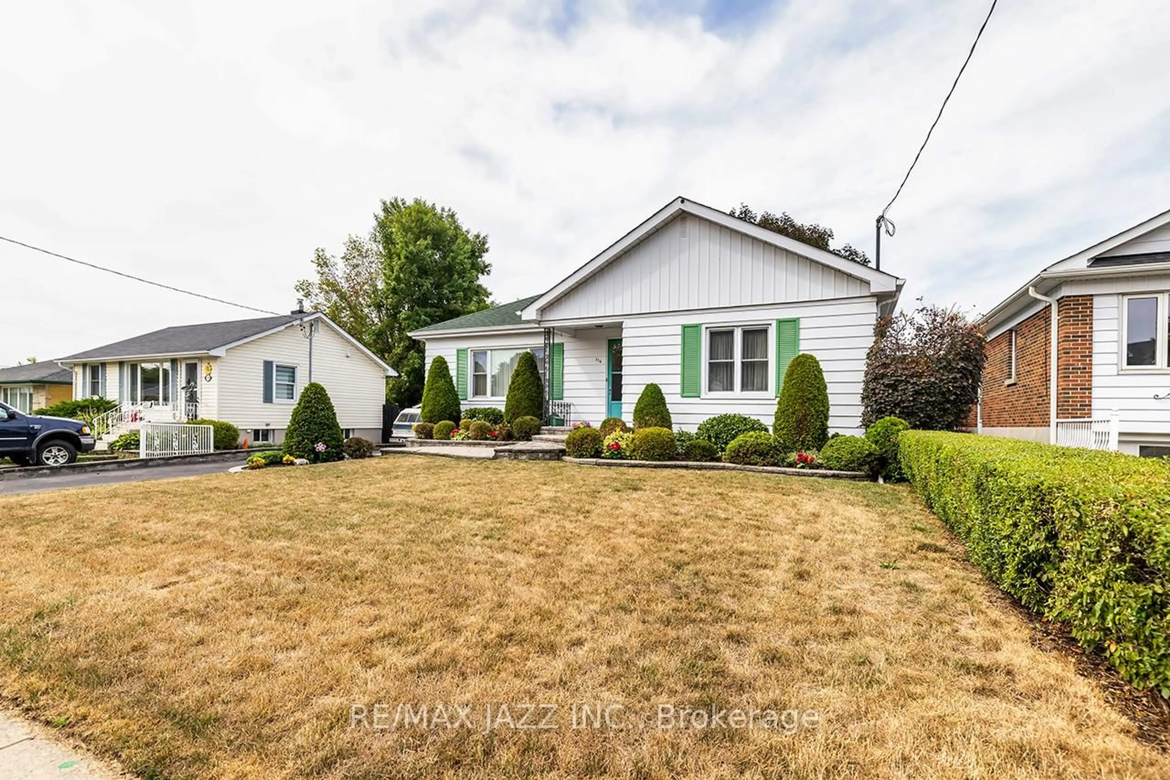 Home with vinyl exterior material, street for 114 Fernhill Blvd, Oshawa Ontario L1J 5J3