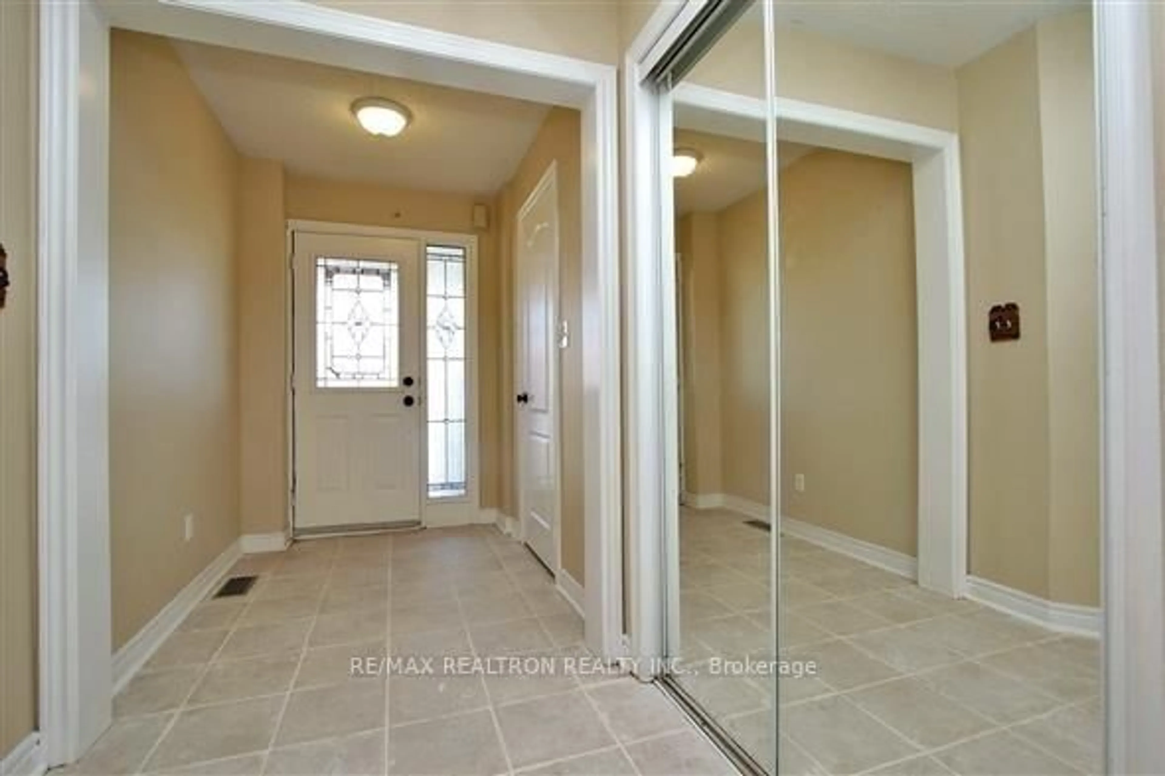 Indoor entryway for 47 Joshua Blvd, Whitby Ontario L1M 2J2