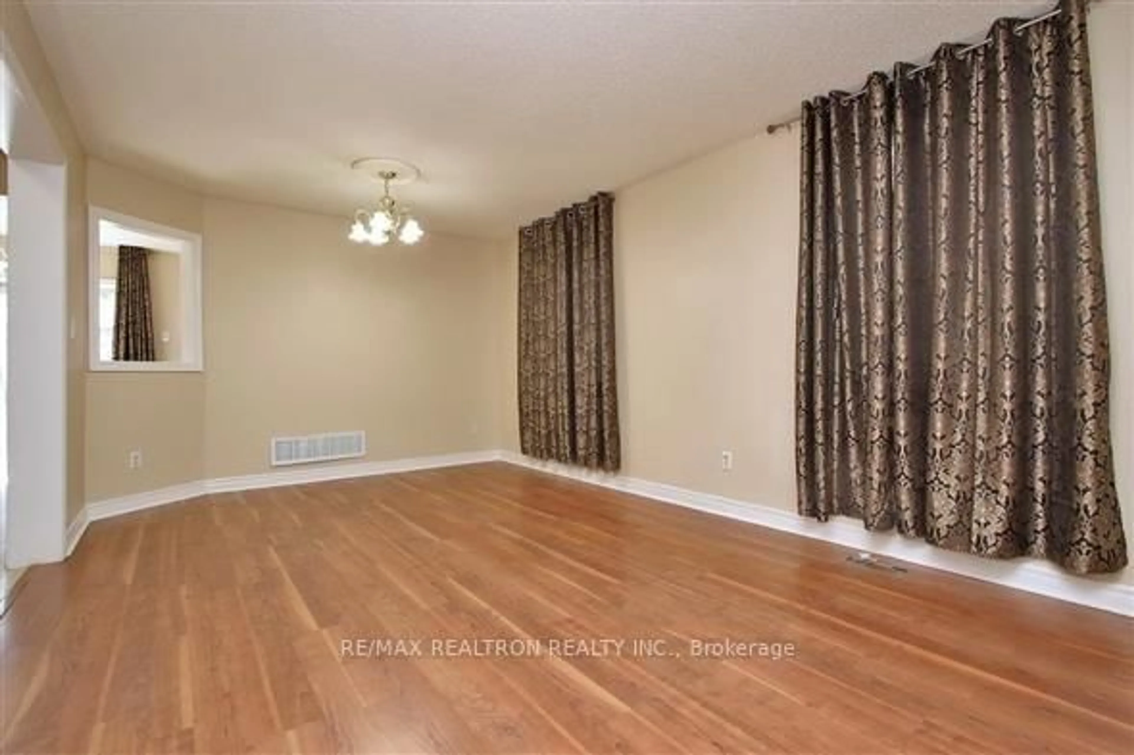 A pic of a room for 47 Joshua Blvd, Whitby Ontario L1M 2J2
