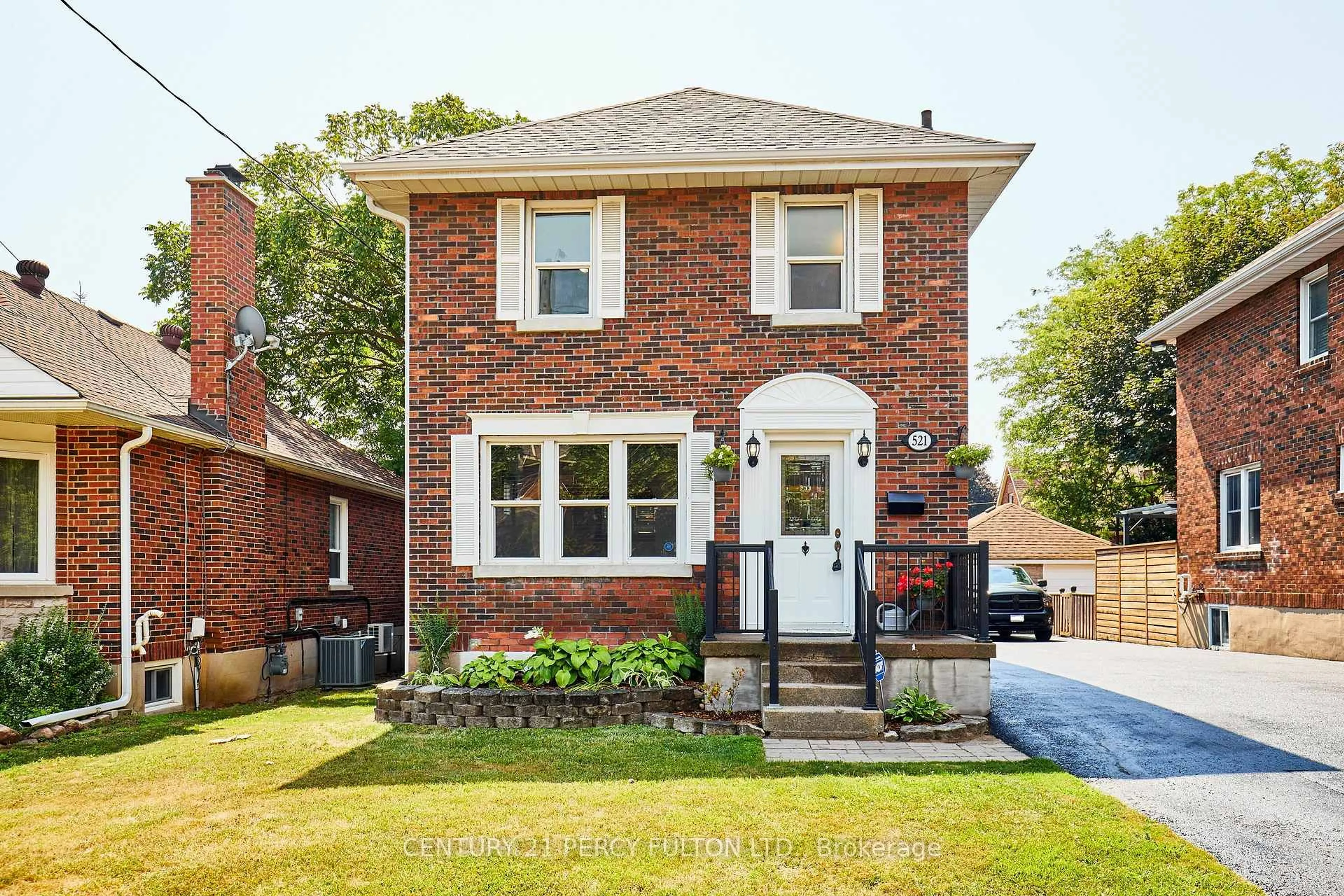 Home with brick exterior material, street for 521 Rogers St, Oshawa Ontario L1G 1C5