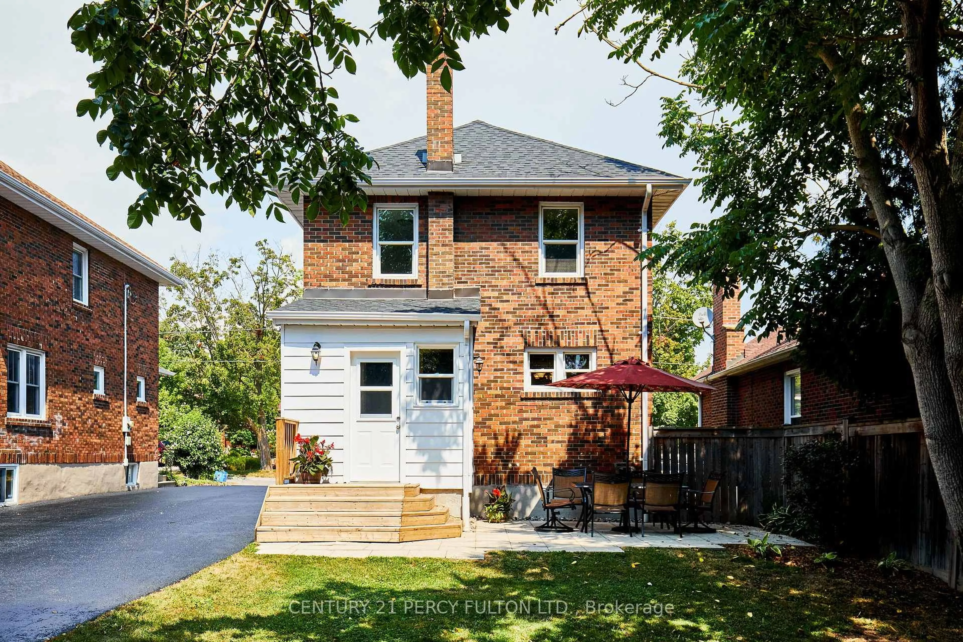 Home with brick exterior material, street for 521 Rogers St, Oshawa Ontario L1G 1C5