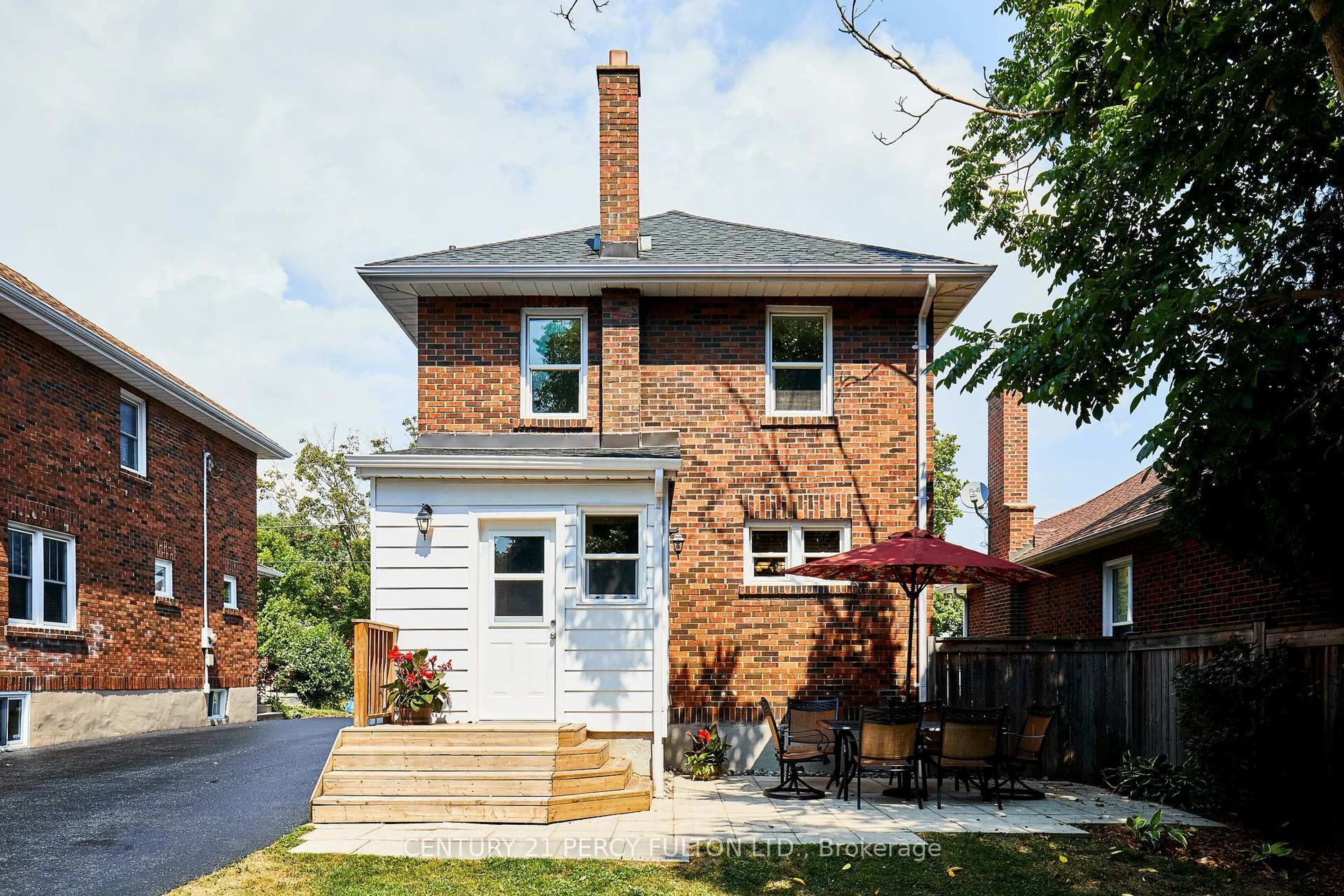 Home with brick exterior material, street for 521 Rogers St, Oshawa Ontario L1G 1C5