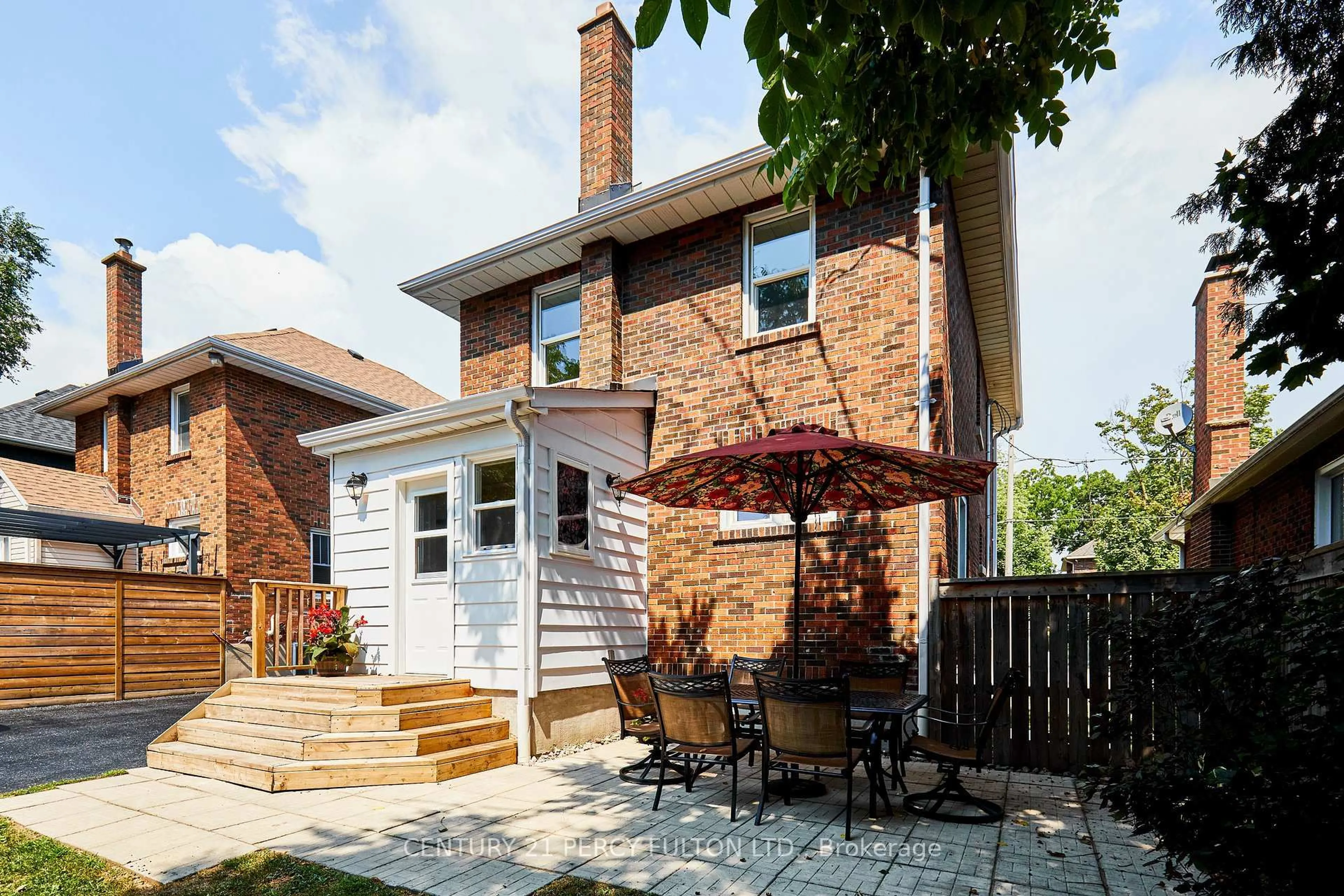 Patio, street for 521 Rogers St, Oshawa Ontario L1G 1C5