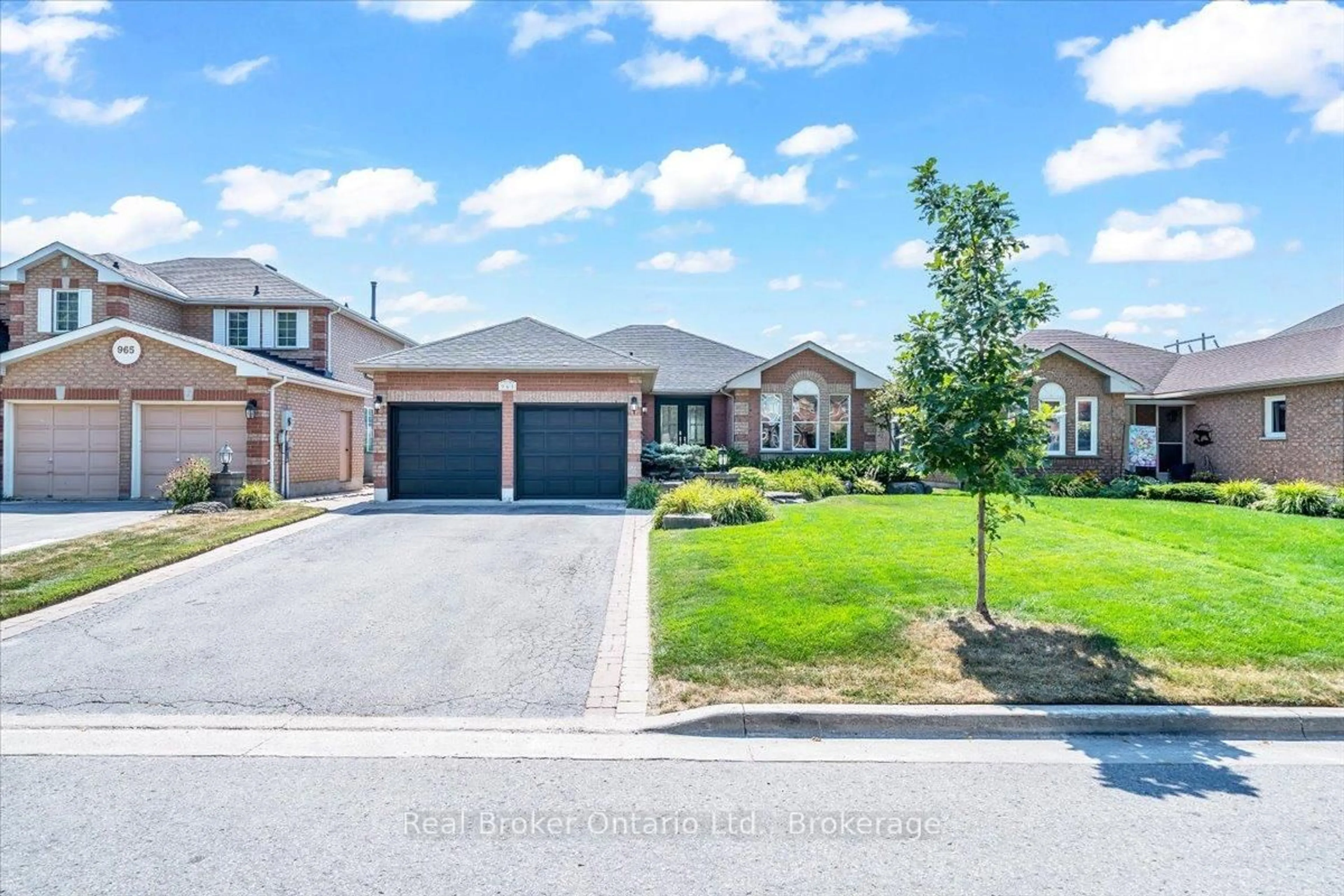 A pic from outside/outdoor area/front of a property/back of a property/a pic from drone, street for 961 Ridge Valley Dr, Oshawa Ontario L1K 2G3