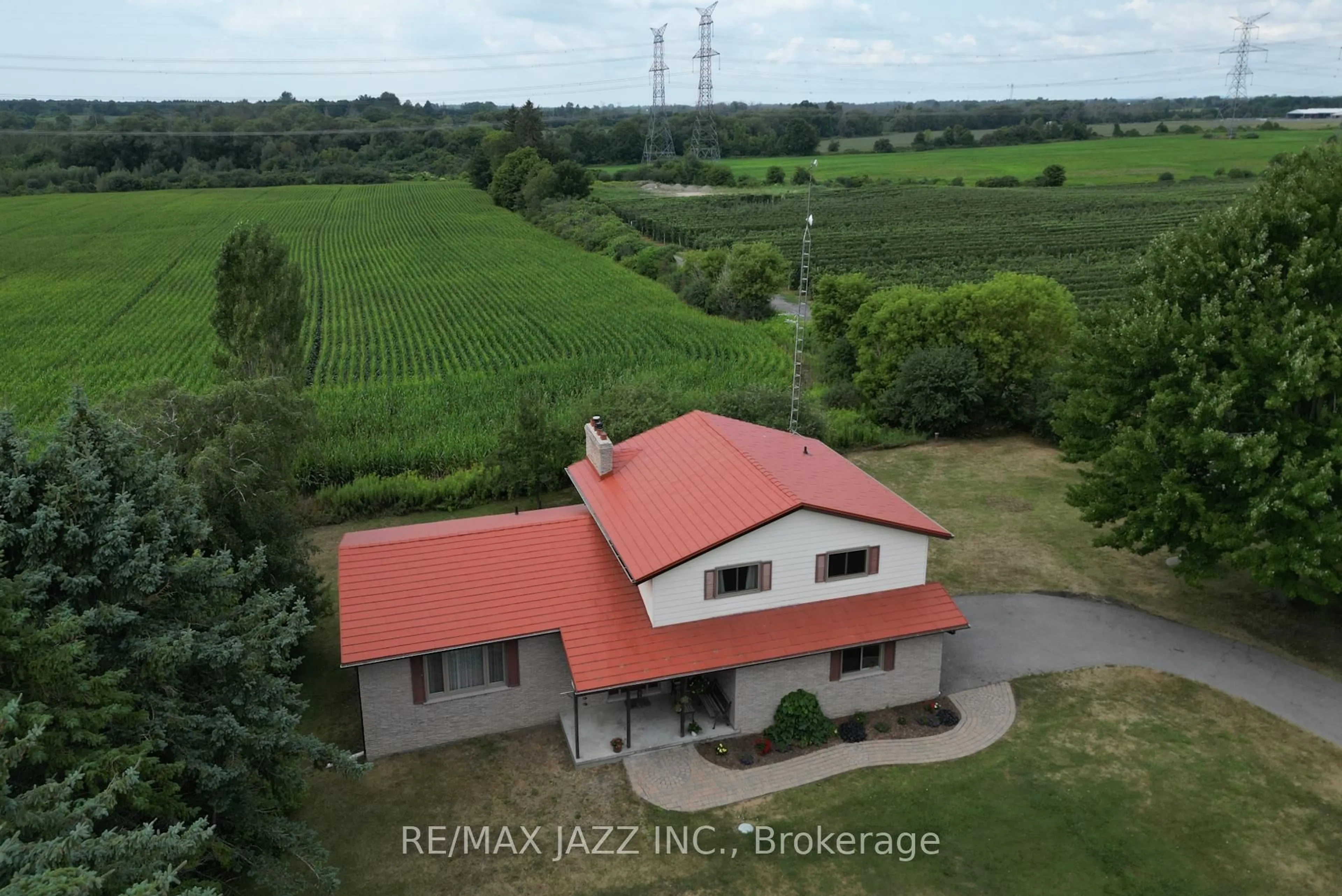 A pic from outside/outdoor area/front of a property/back of a property/a pic from drone, building for 1404 Holt Rd, Clarington Ontario L1C 3K3