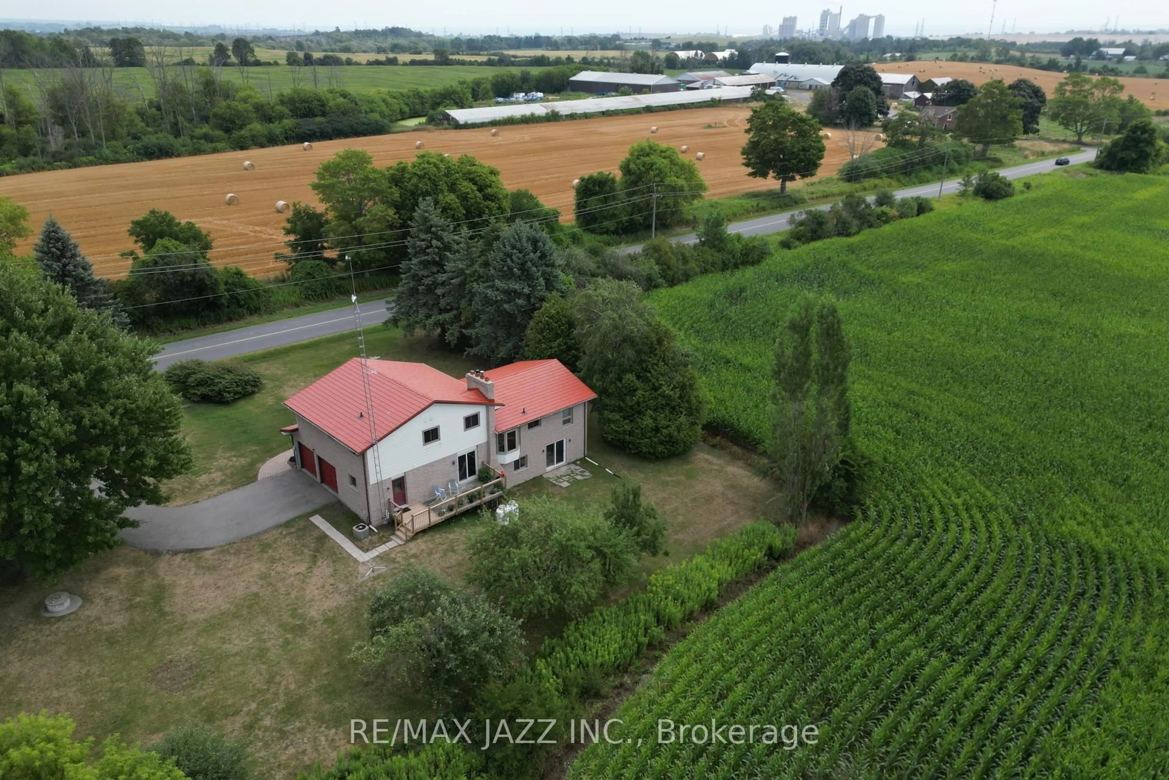 A pic from outside/outdoor area/front of a property/back of a property/a pic from drone, water/lake/river/ocean view for 1404 Holt Rd, Clarington Ontario L1C 3K3
