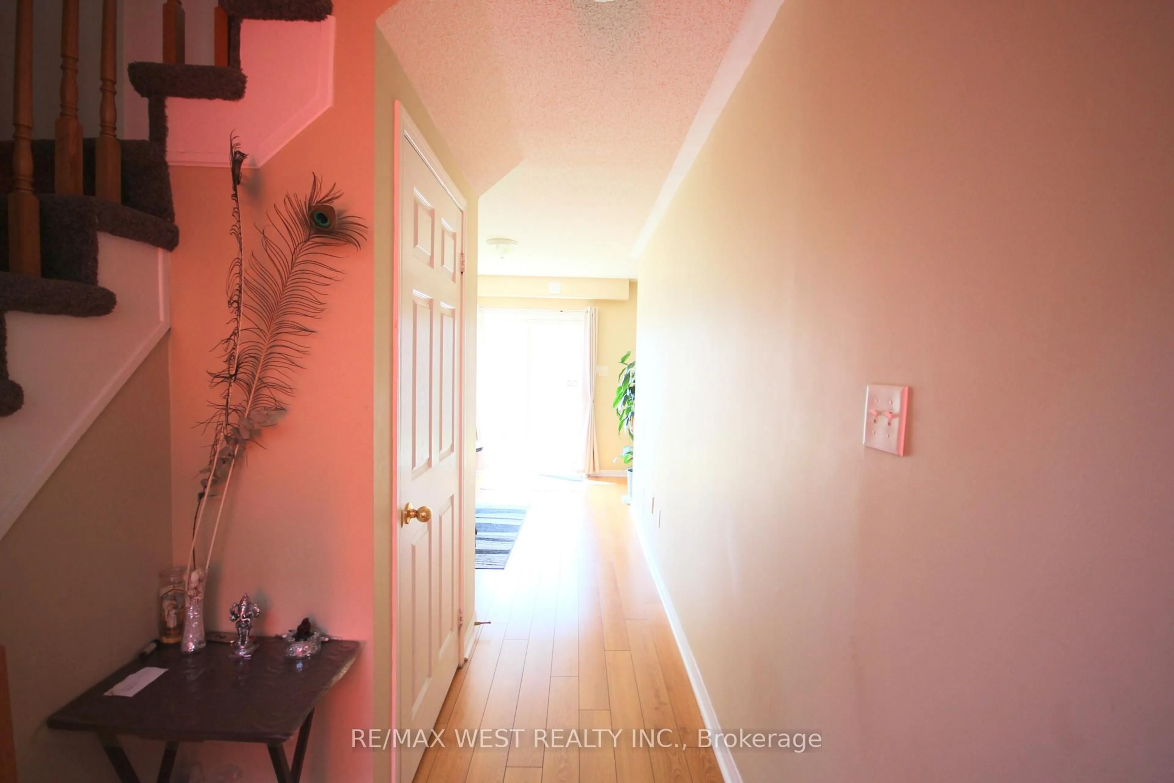 Indoor foyer for 861 Bourne Cres, Oshawa Ontario L1H 8X9