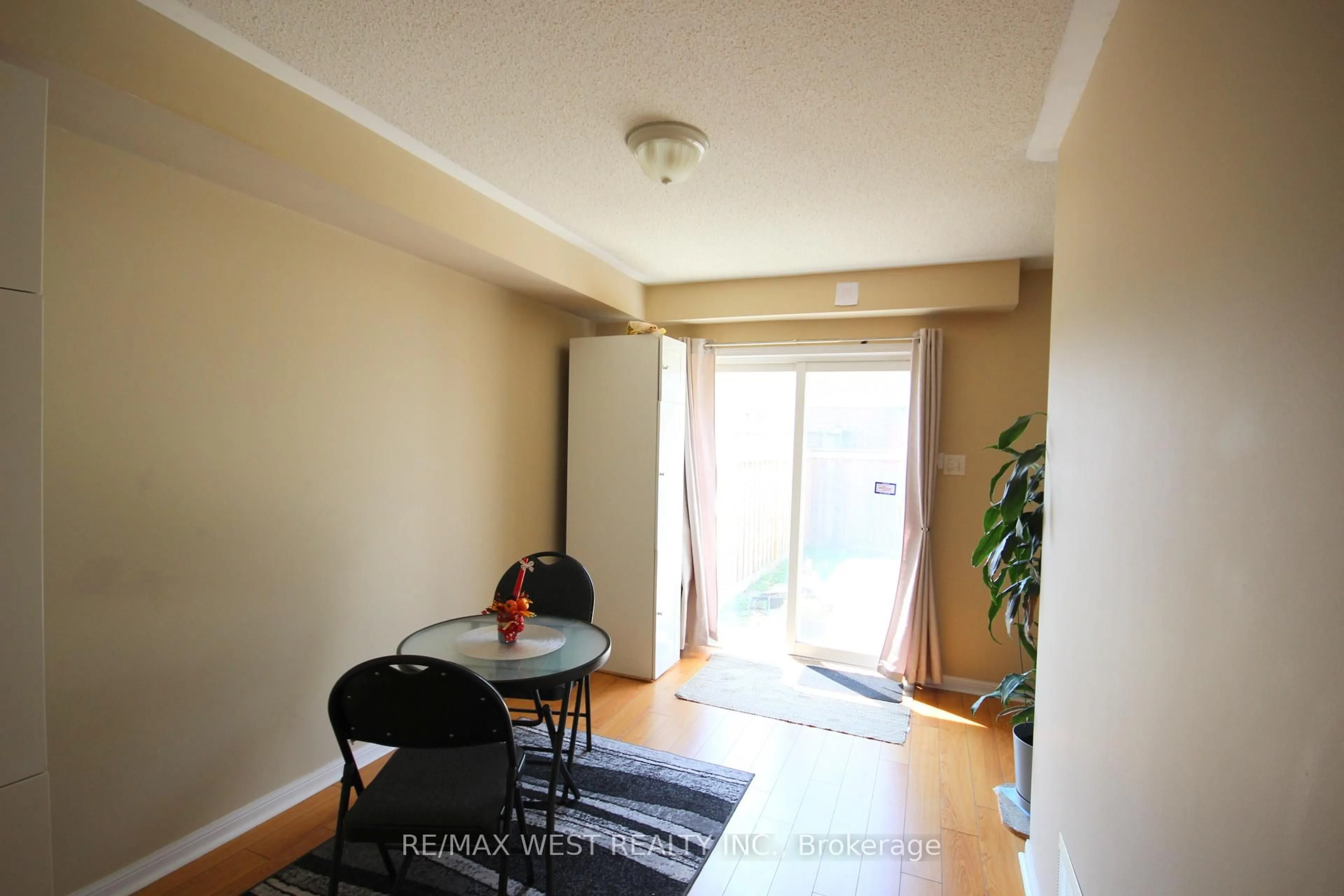 A pic of a room for 861 Bourne Cres, Oshawa Ontario L1H 8X9