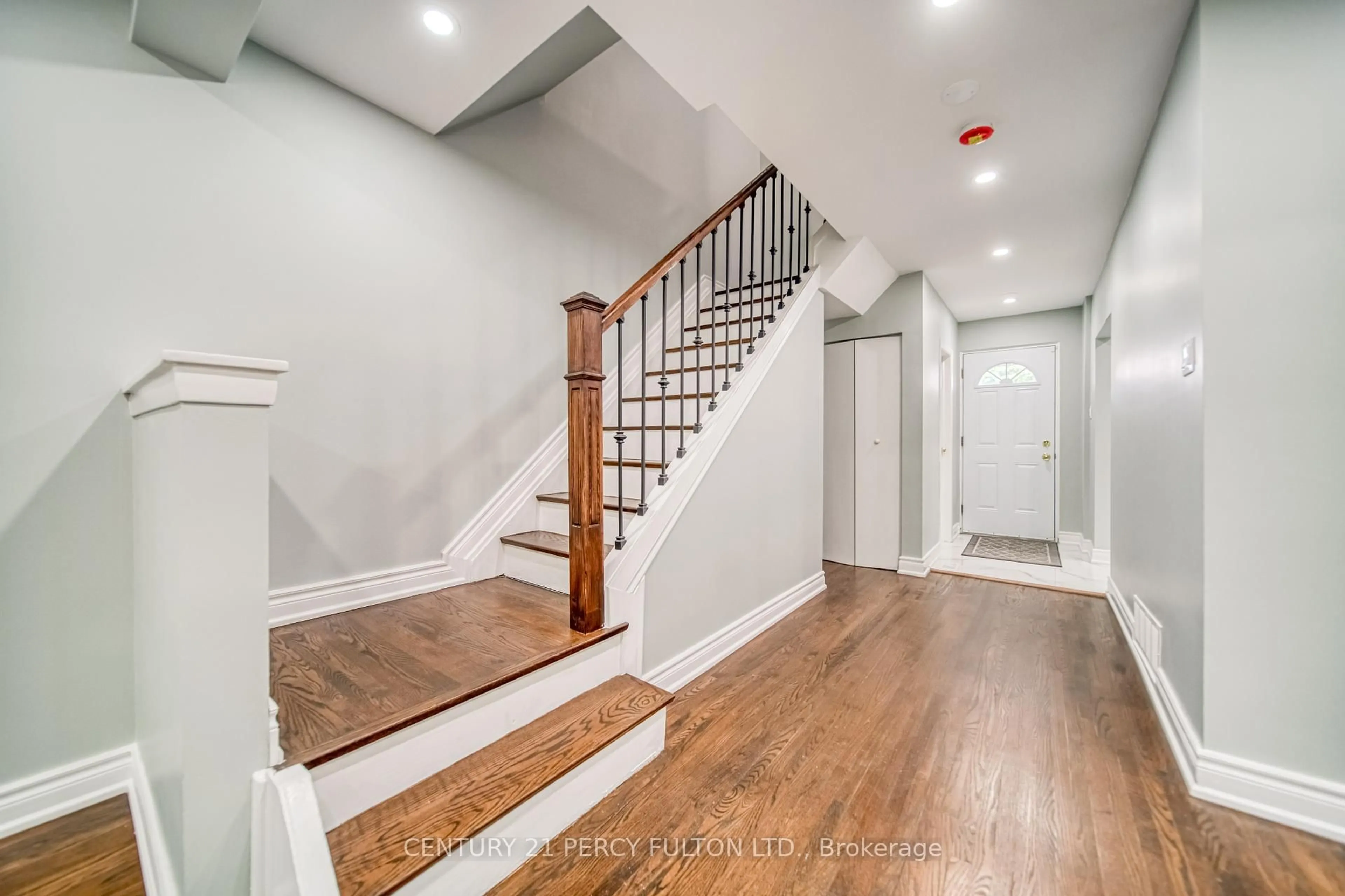 Unknown for 925 Bayly St #107, Pickering Ontario L1W 1L4