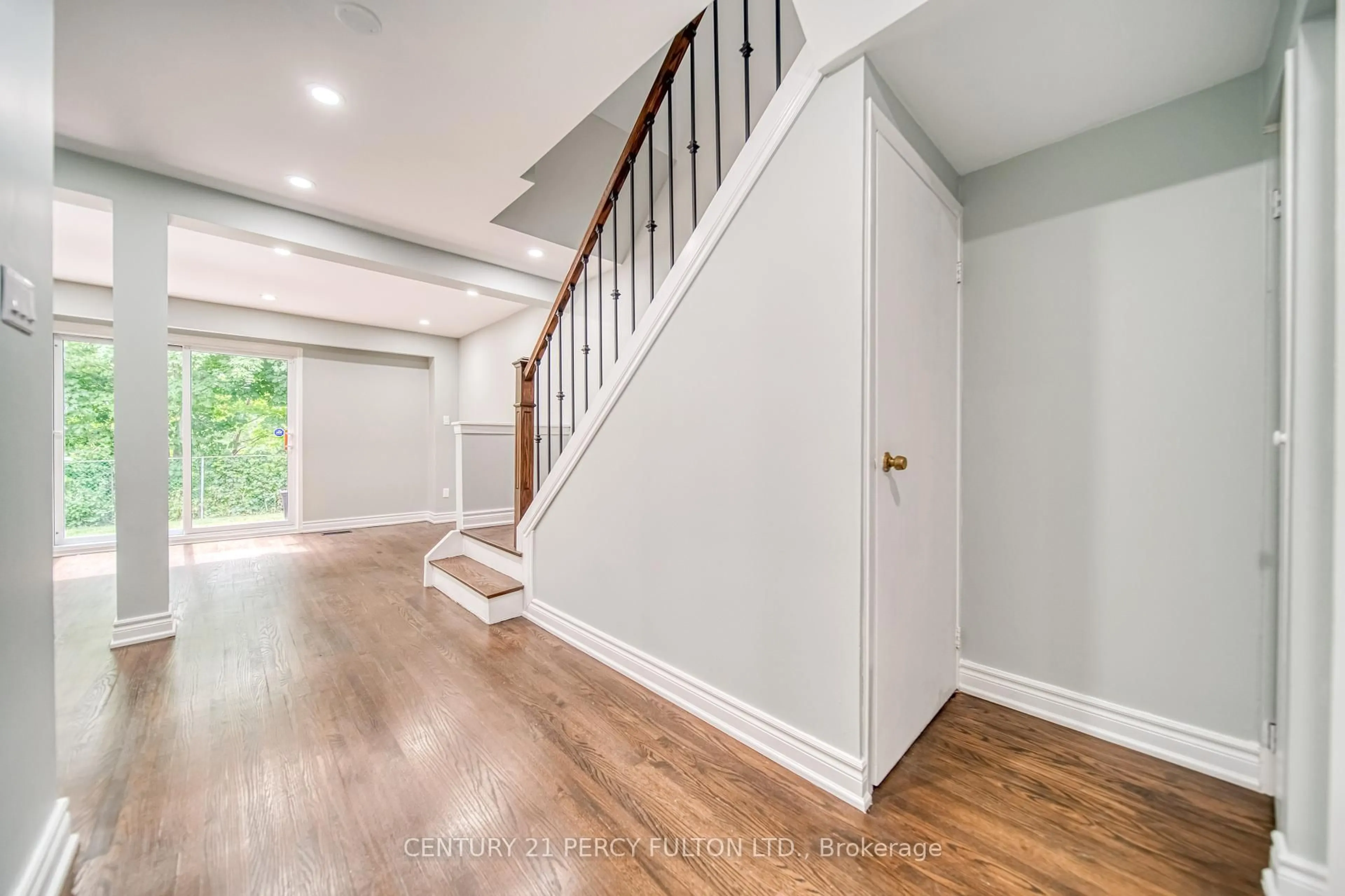 Indoor entryway for 925 Bayly St #107, Pickering Ontario L1W 1L4