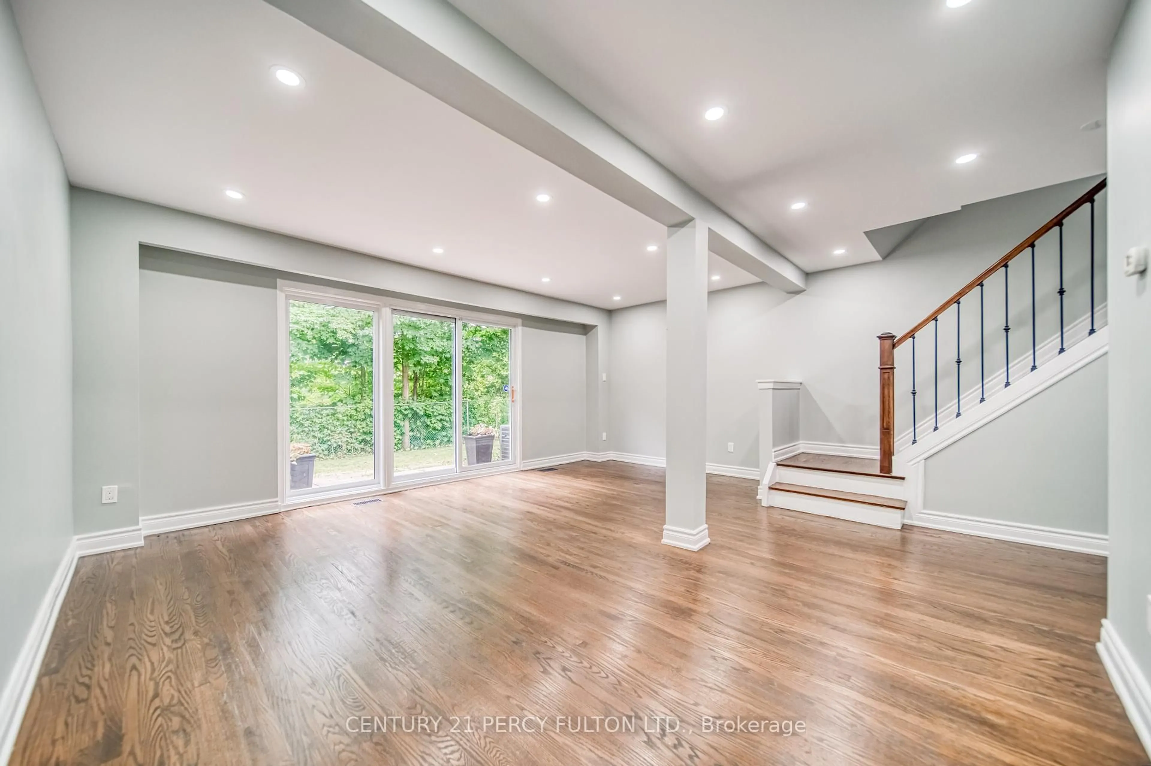 Unknown for 925 Bayly St #107, Pickering Ontario L1W 1L4