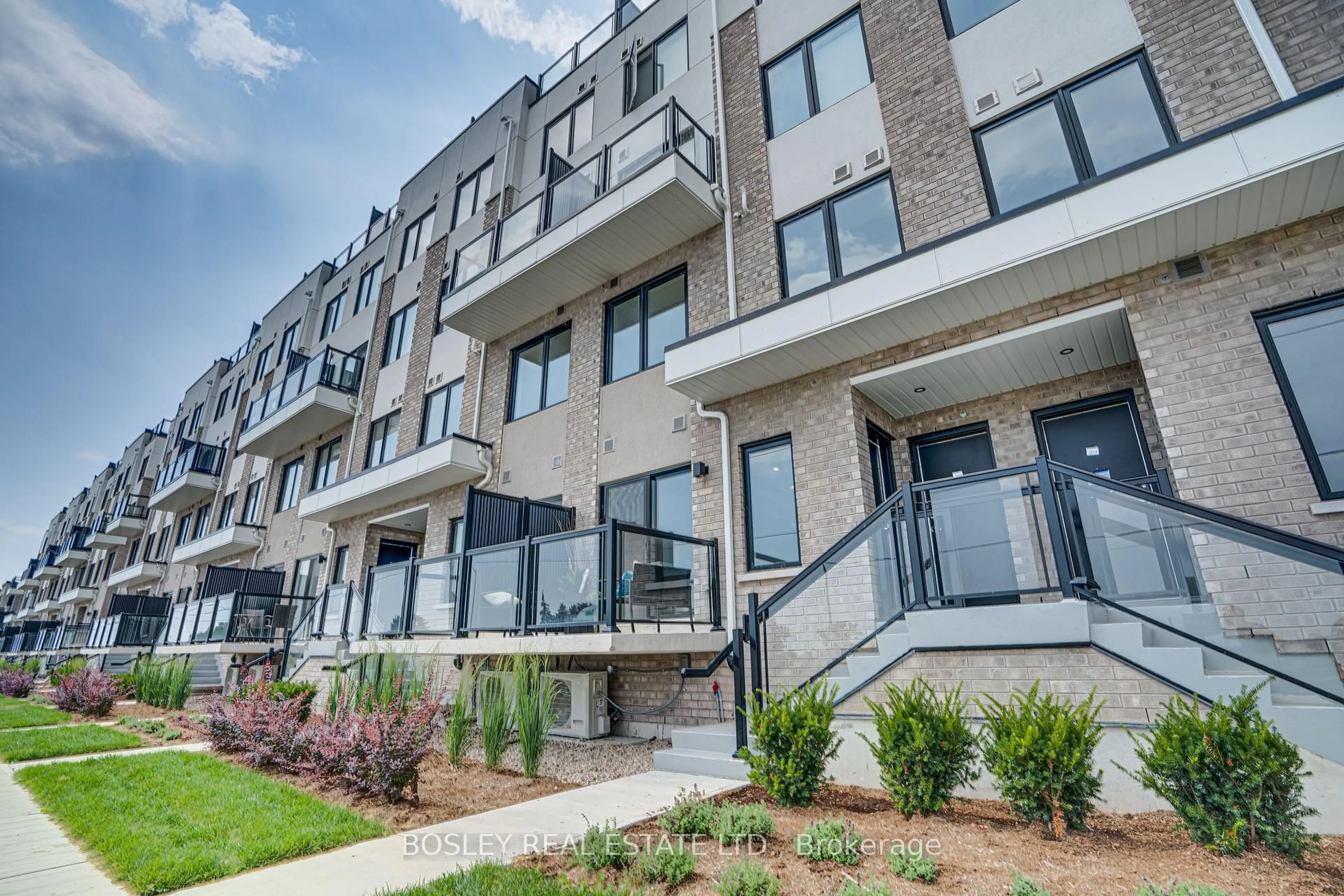Unknown for 1695 Dersan St #206, Pickering Ontario L1X 0S9