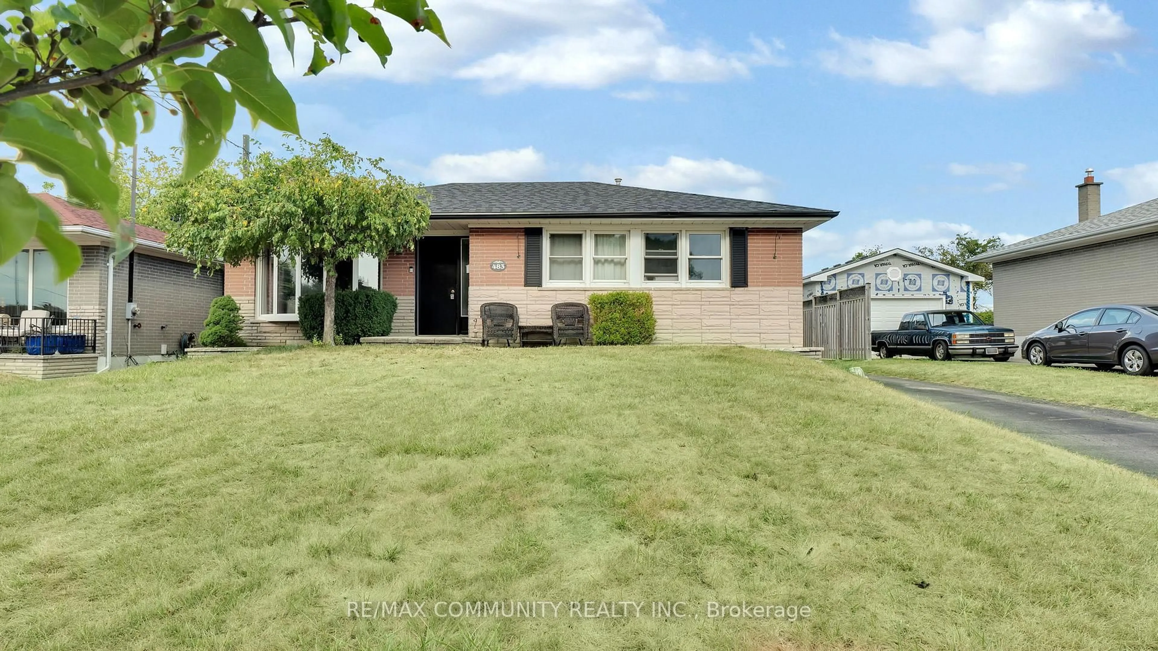 Unknown for 483 Byron Crt, Oshawa Ontario L1H 6S1