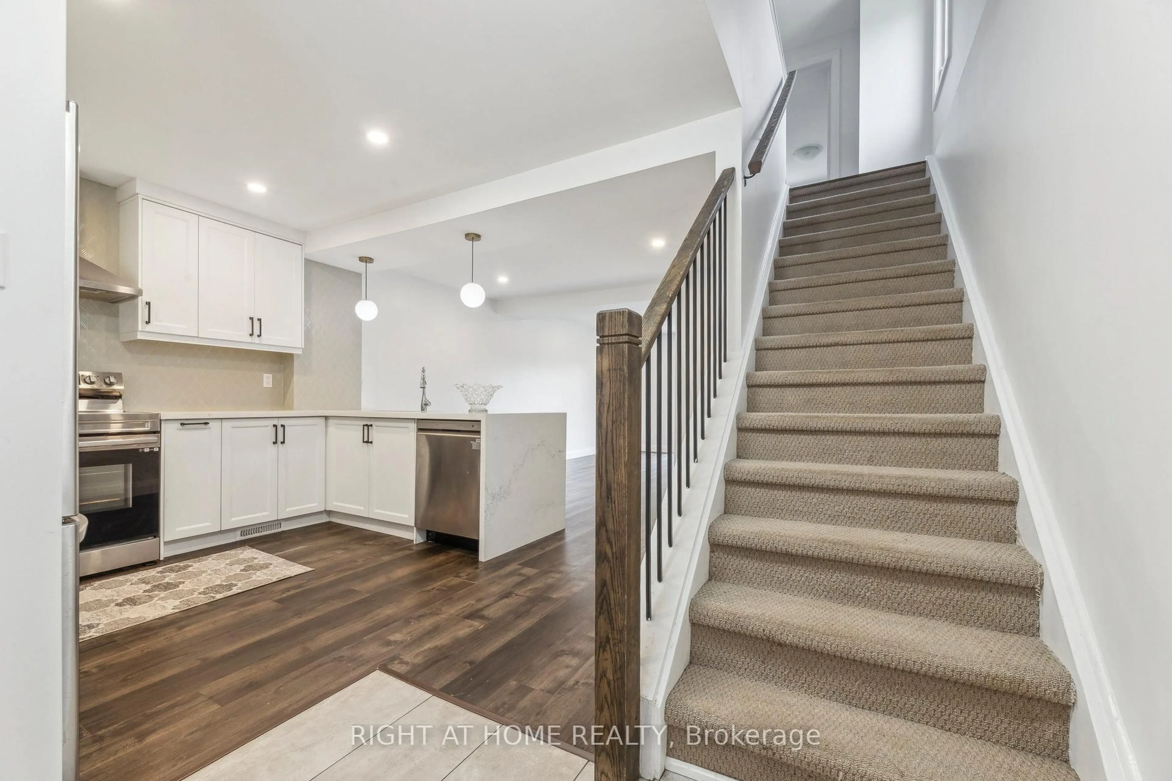 Open concept kitchen, unknown for 1183 Southdale Ave, Oshawa Ontario L1H 7Z1