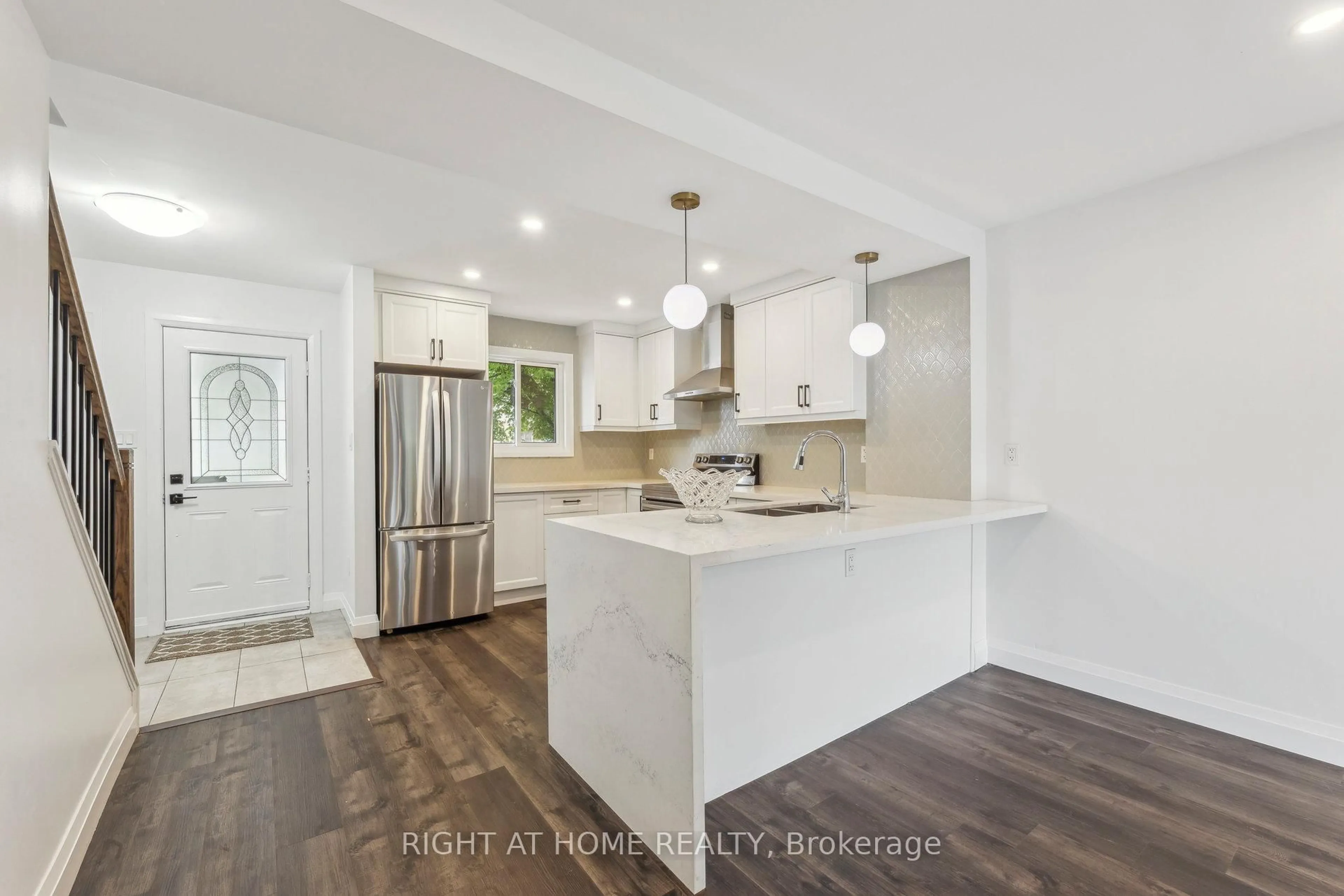 Open concept kitchen, unknown for 1183 Southdale Ave, Oshawa Ontario L1H 7Z1