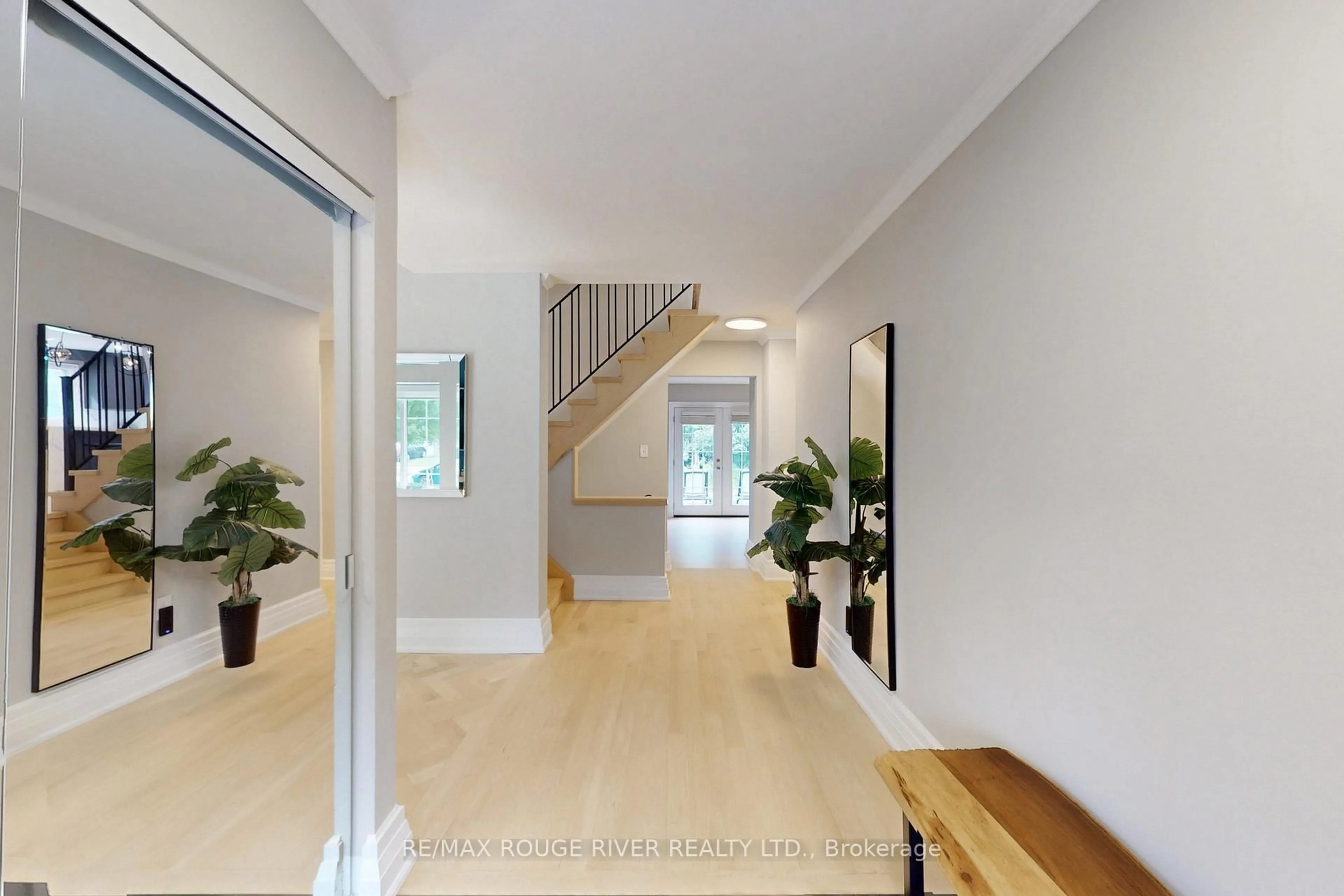 Indoor foyer for 1773 Bronte Sq, Pickering Ontario L1V 3C1