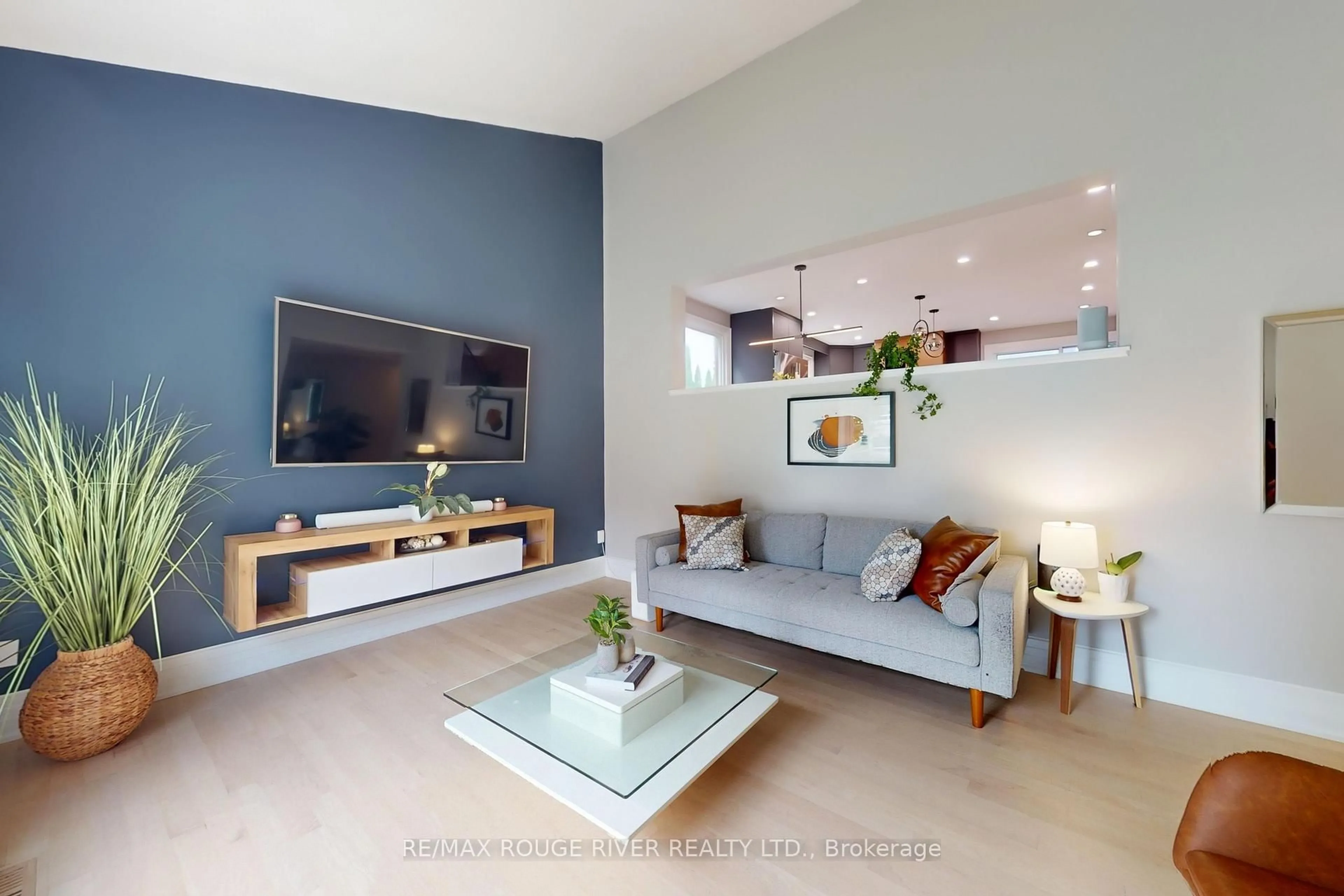 Living room with furniture, unknown for 1773 Bronte Sq, Pickering Ontario L1V 3C1