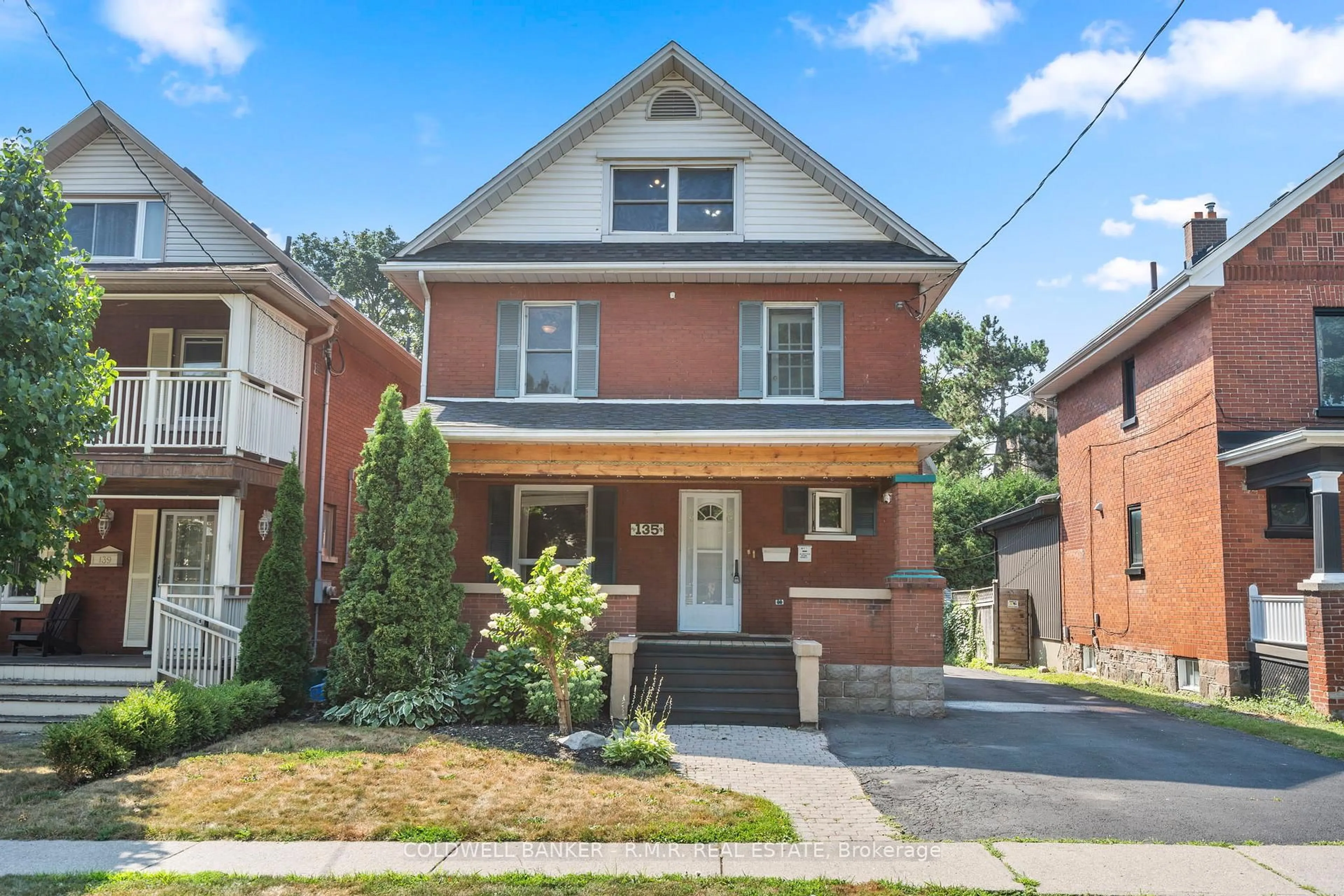Home with brick exterior material, street for 135 Brock St, Oshawa Ontario L1G 1S2