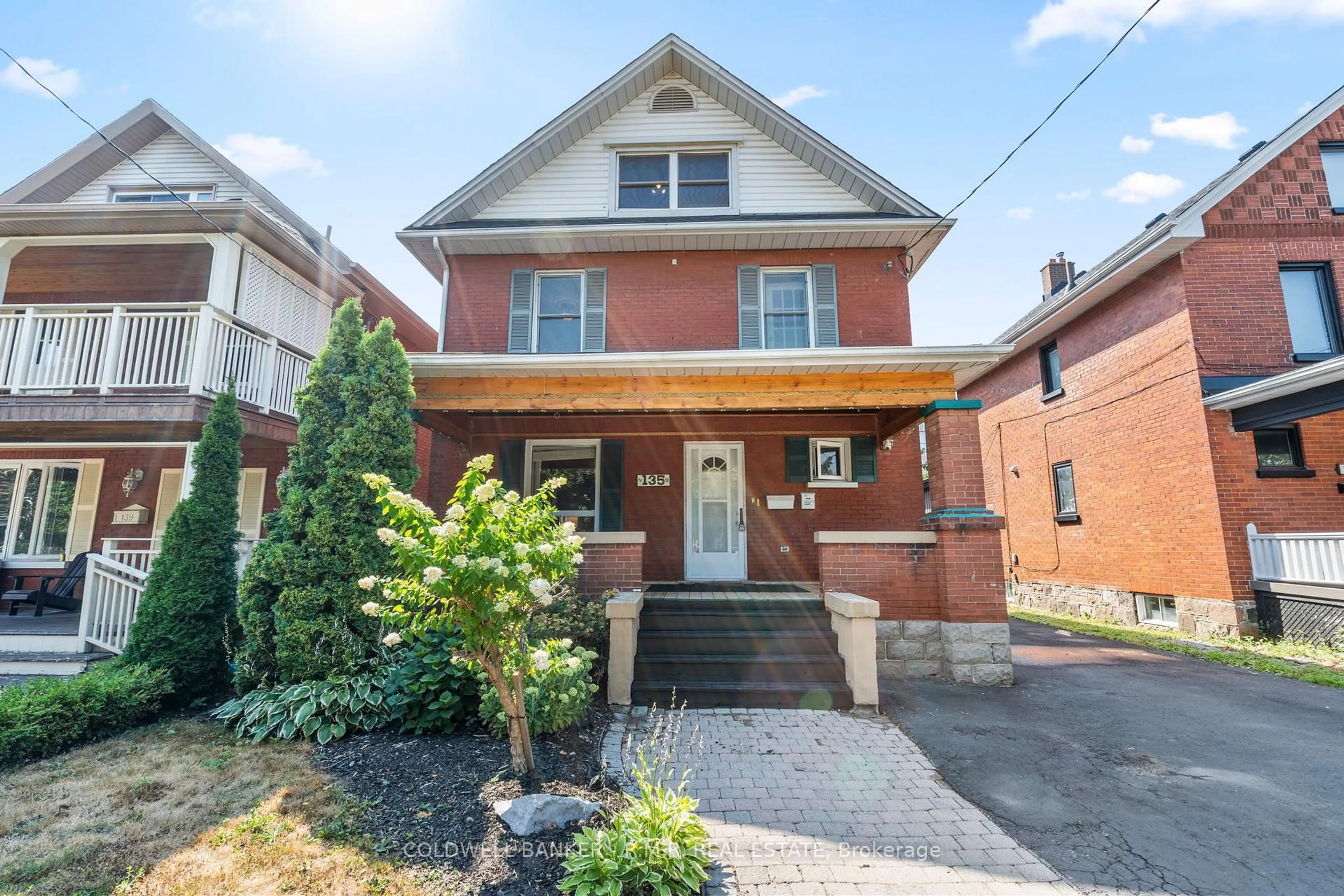 Home with brick exterior material, street for 135 Brock St, Oshawa Ontario L1G 1S2