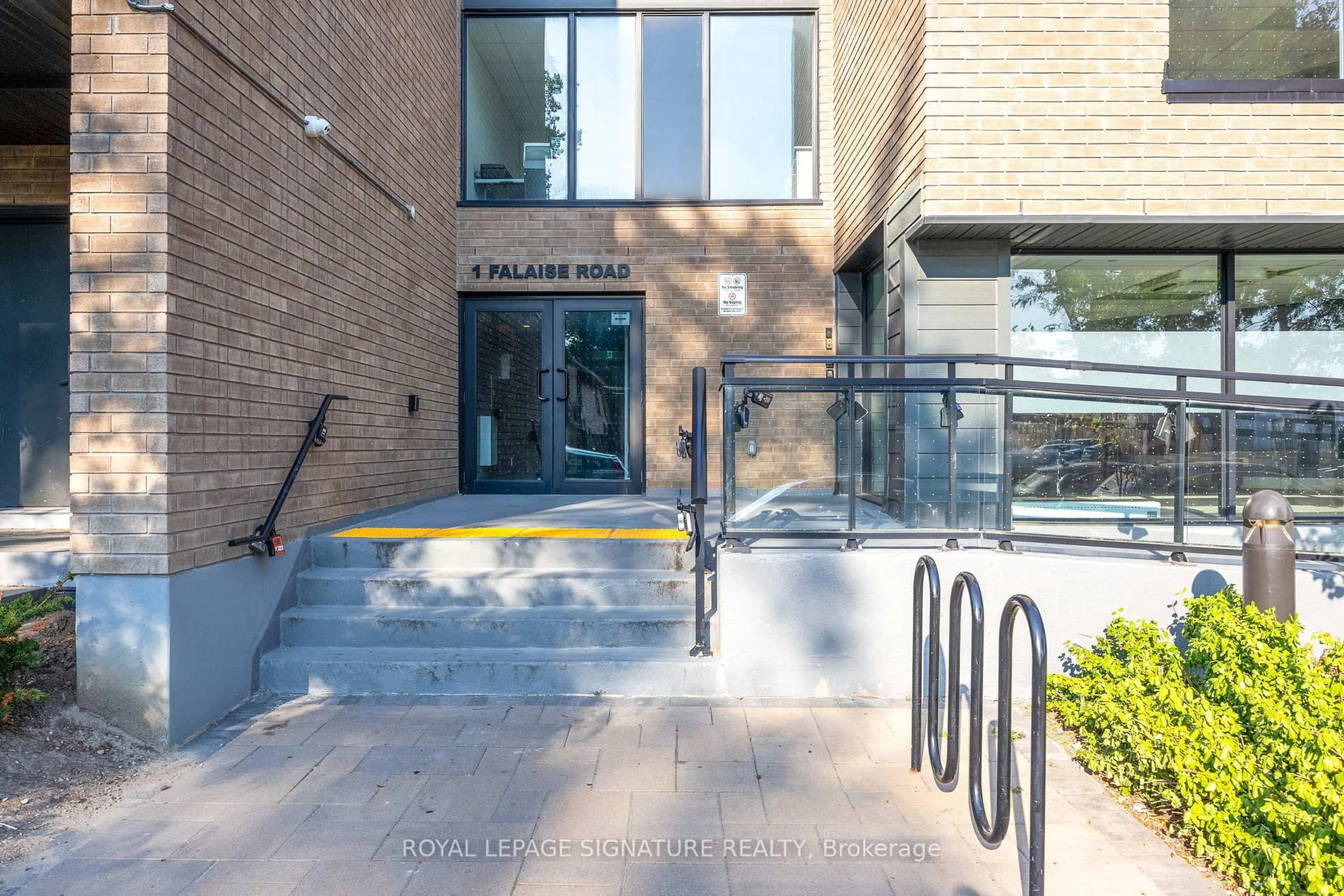 Indoor foyer for 1 Falaise Rd #214, Toronto Ontario M1E 0B9