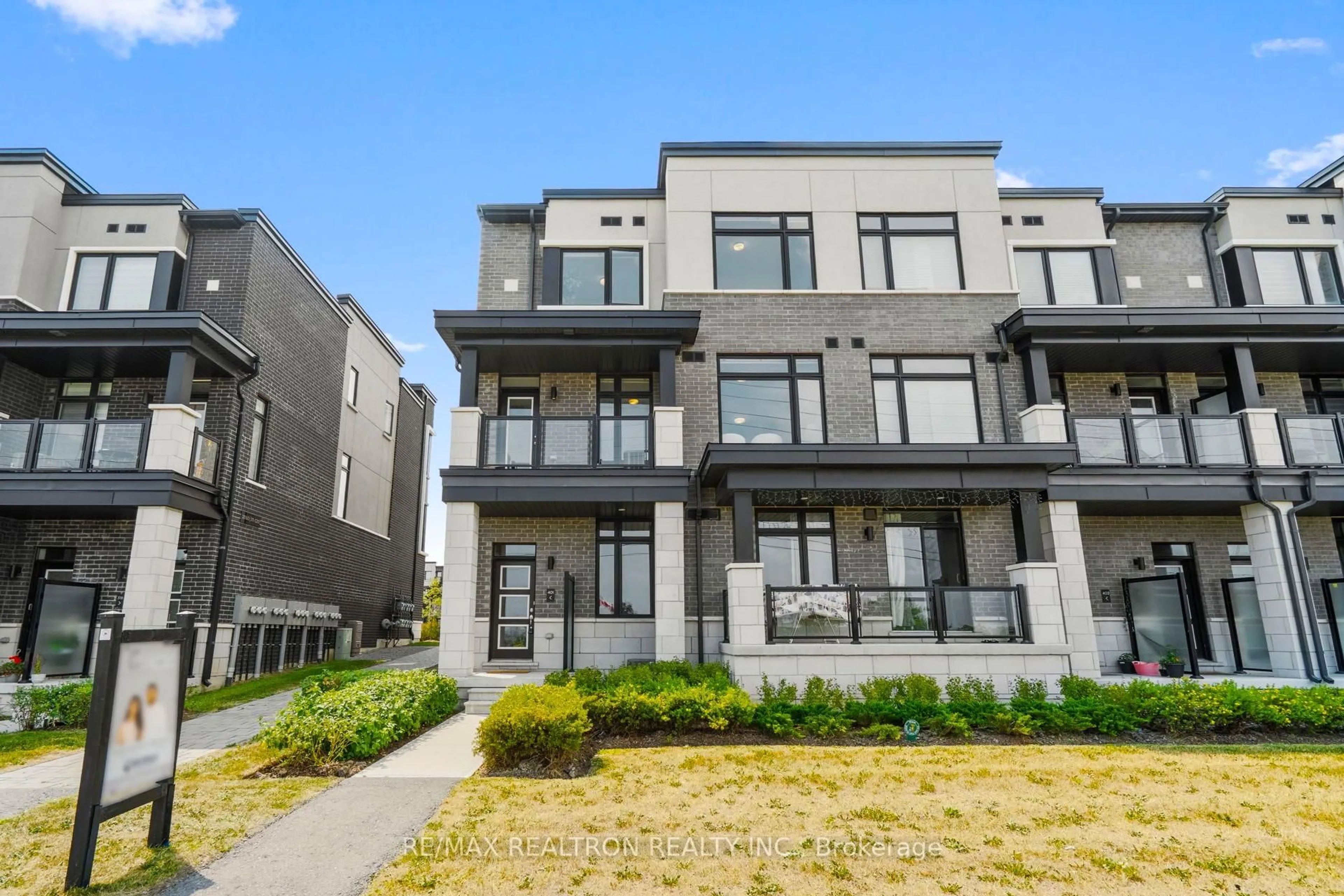 Unknown for 2550 Castlegate Crossing #401, Pickering Ontario L1X 0H6