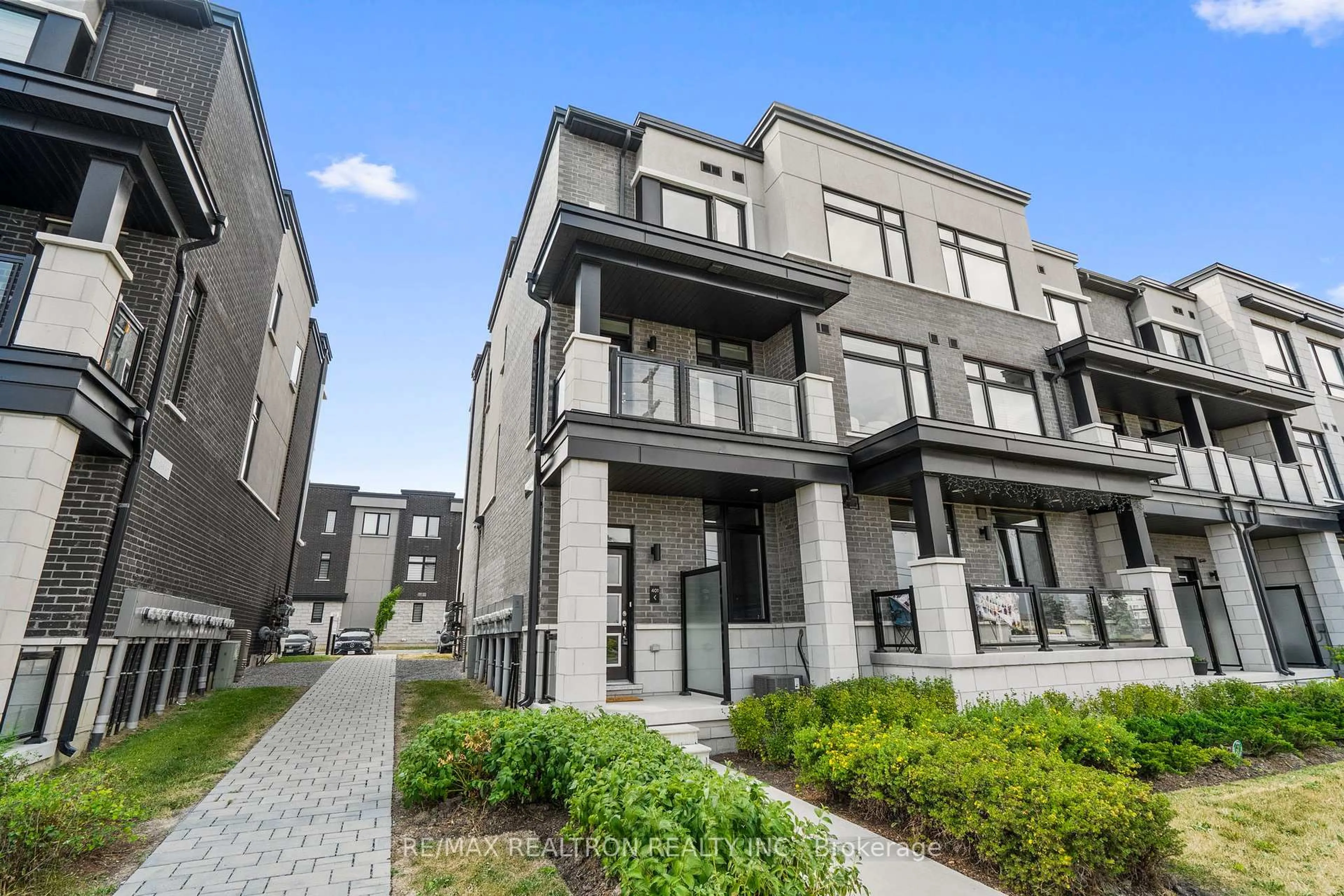 Patio, street for 2550 Castlegate Crossing #401, Pickering Ontario L1X 0H6