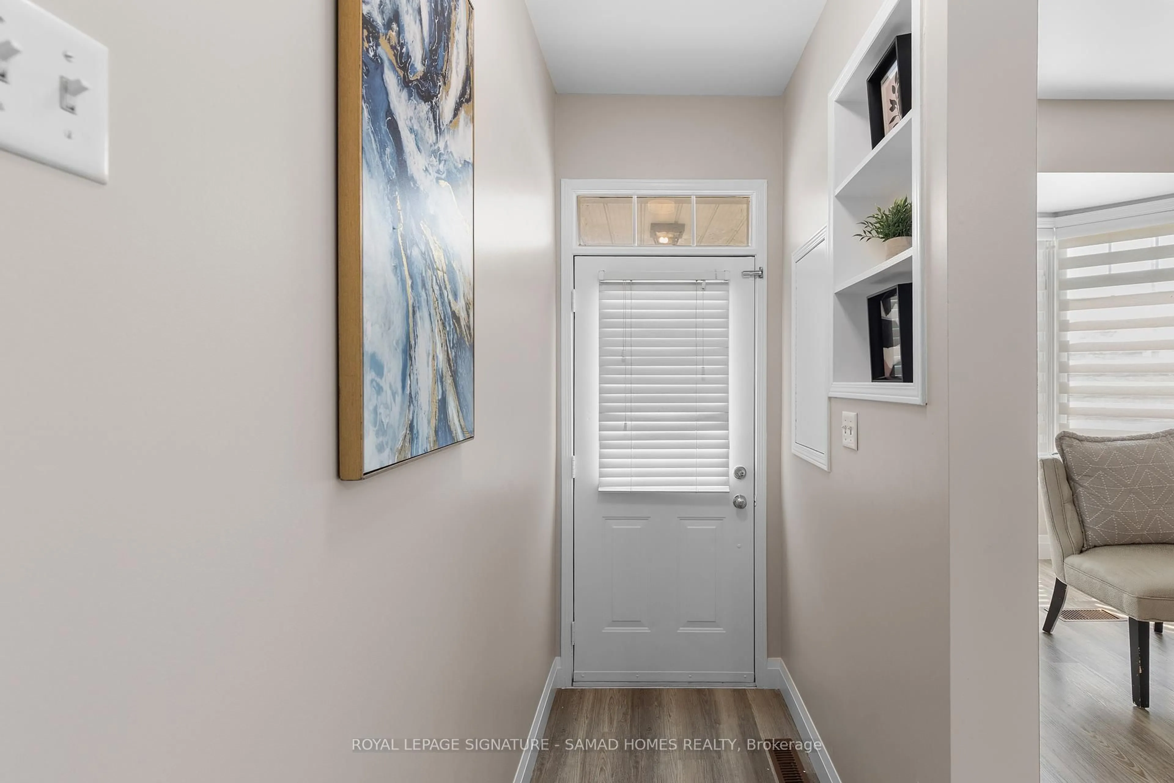 Indoor entryway for 9522 Sheppard Ave, Toronto Ontario M1B 5Z4