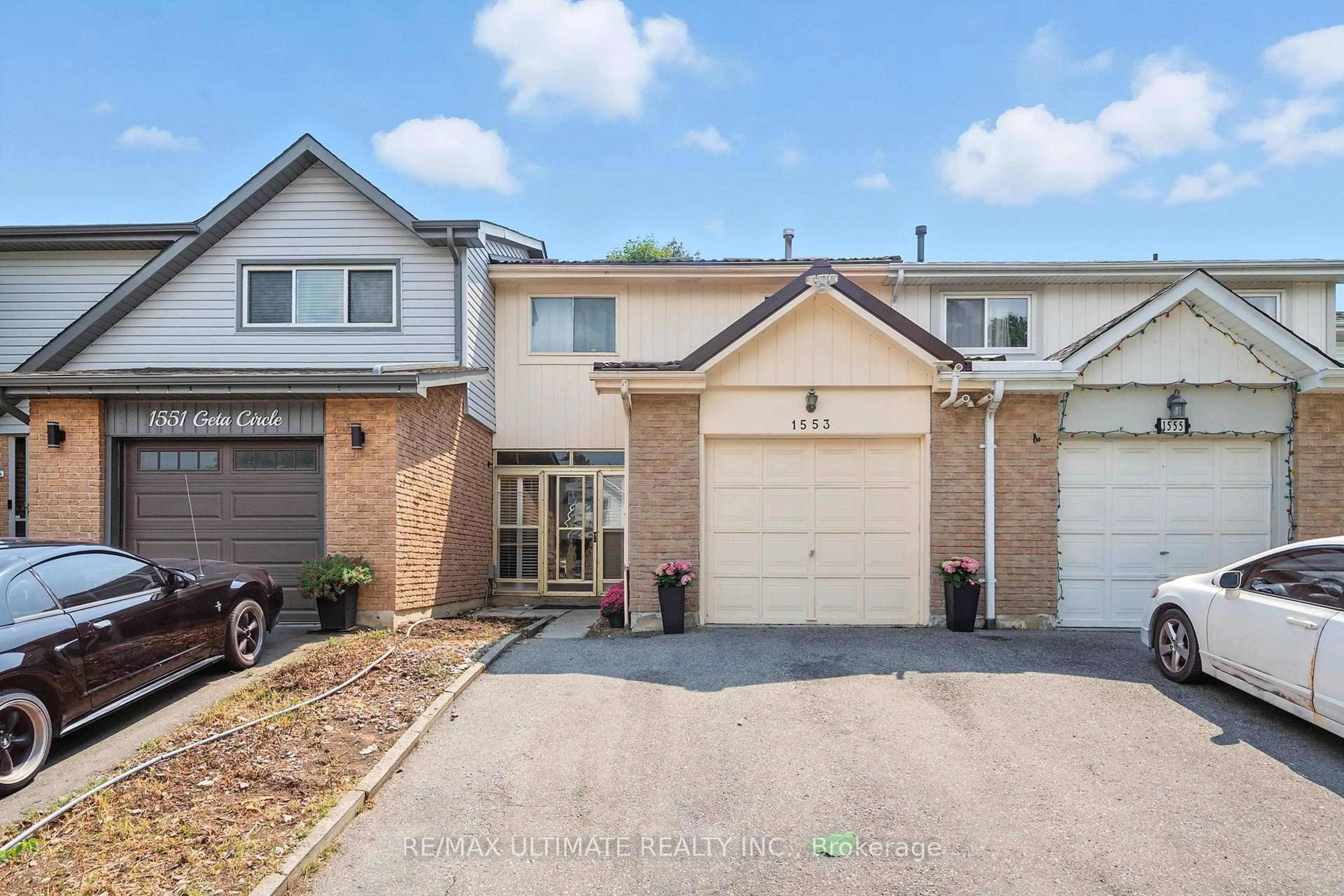 A pic from outside/outdoor area/front of a property/back of a property/a pic from drone, street for 1553 GETA Circ, Pickering Ontario L1V 3B5