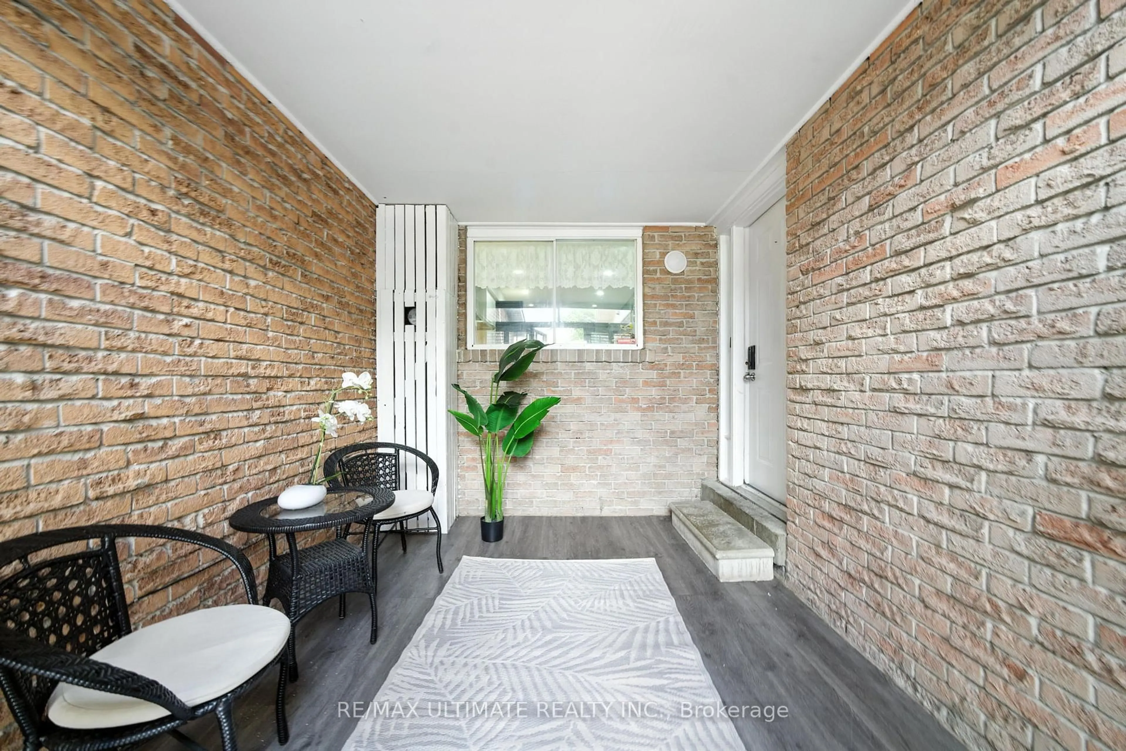 Indoor entryway for 1553 GETA Circ, Pickering Ontario L1V 3B5