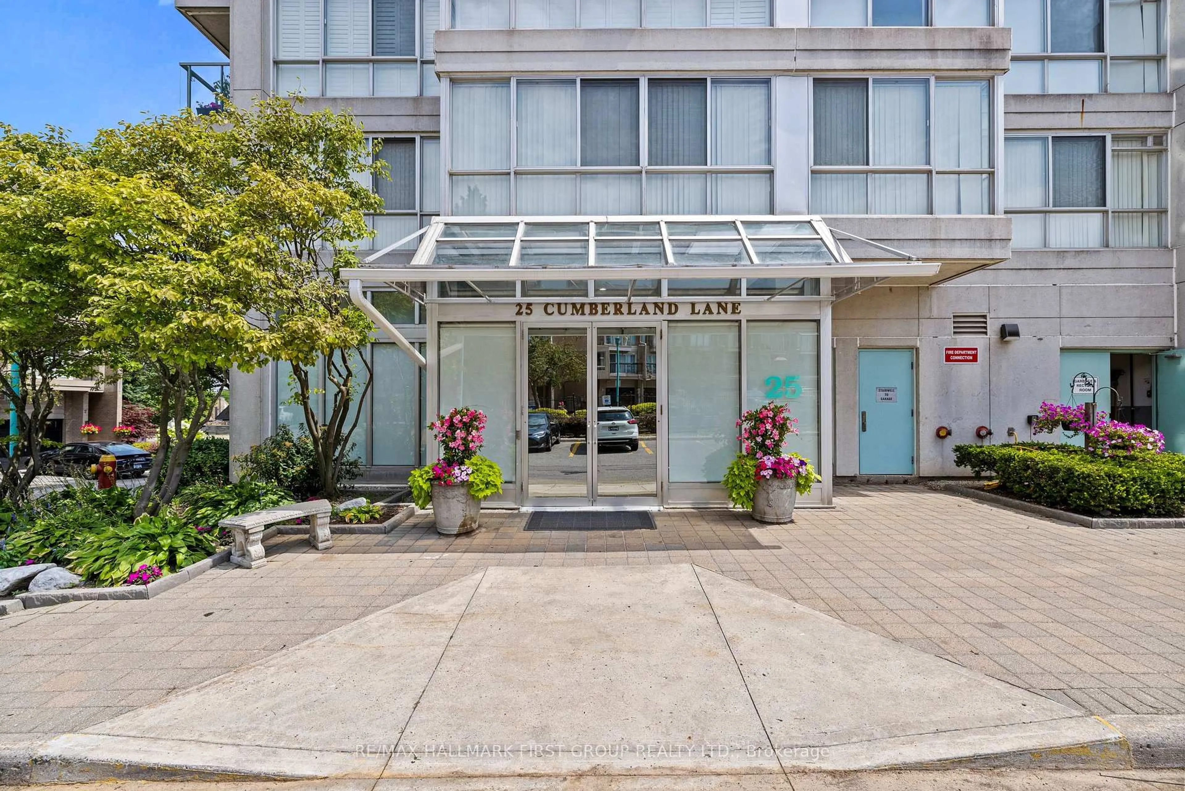 Indoor foyer for 25 Cumberland Lane #701, Ajax Ontario L1S 7K1