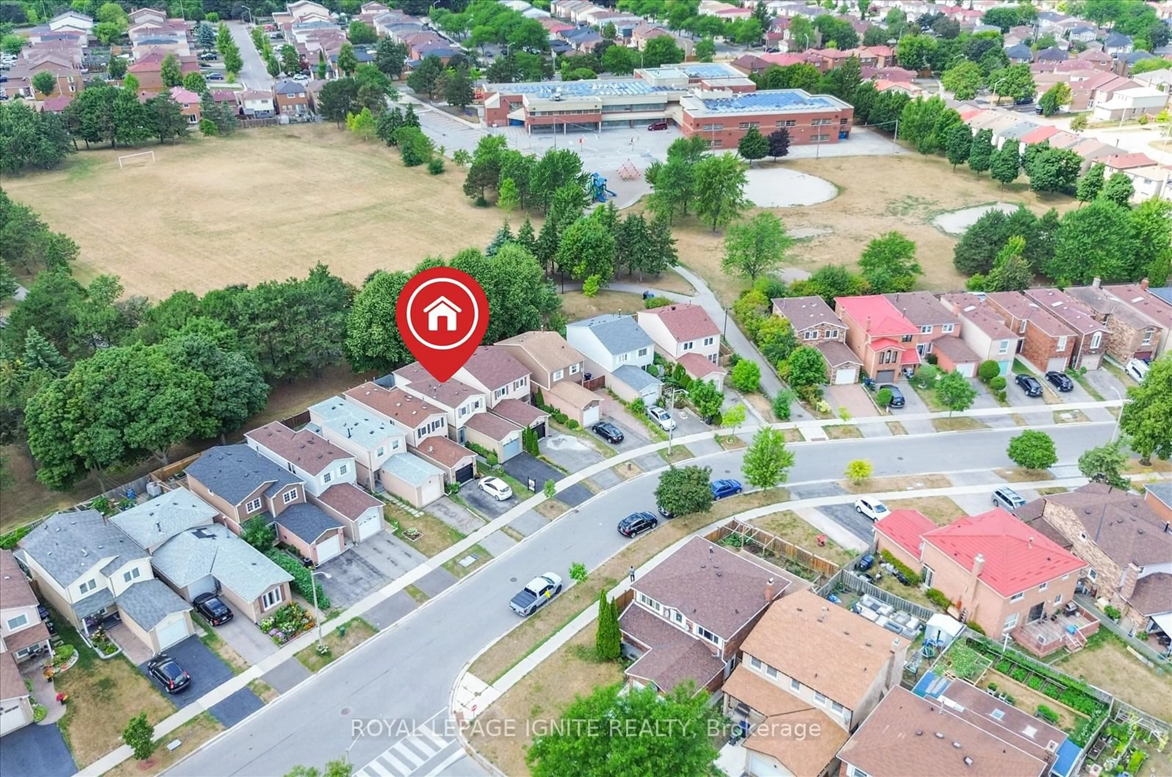 A pic from outside/outdoor area/front of a property/back of a property/a pic from drone, street for 78 Pennyhill Dr, Toronto Ontario M1B 4J9
