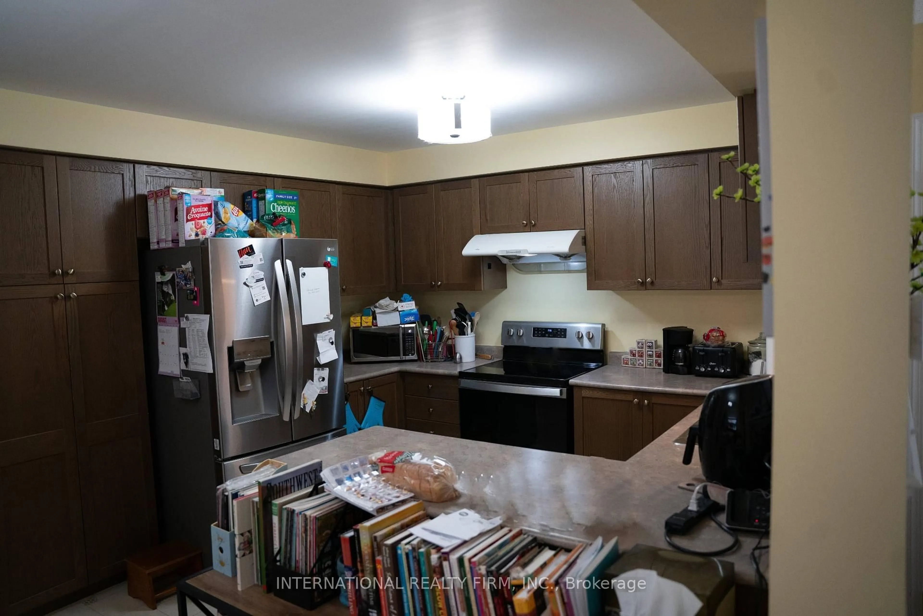 Standard kitchen, unknown for 1087 Ormond Dr #34, Oshawa Ontario L1K 0E7