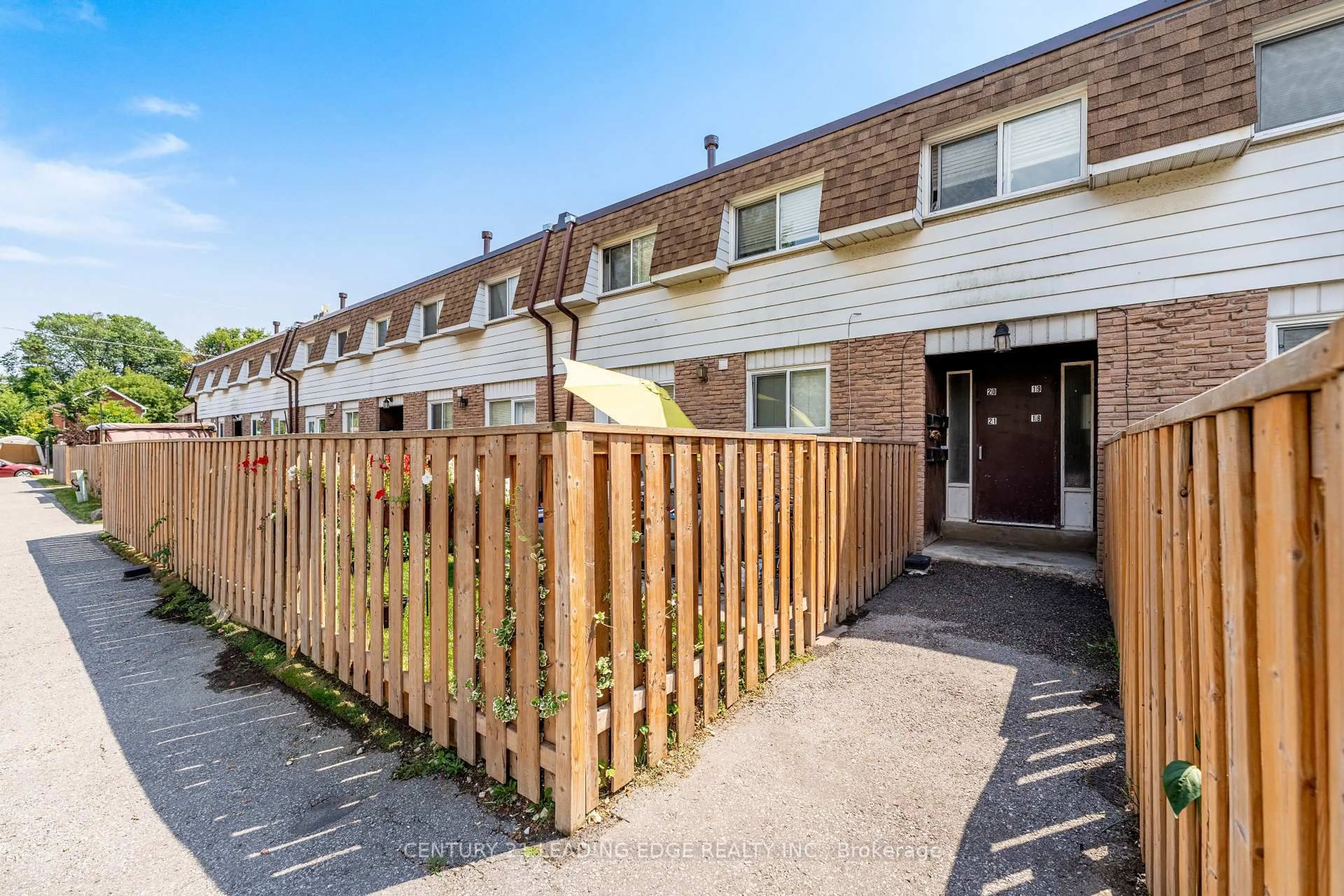 Patio, street for 730 Cedar St #19, Oshawa Ontario L1H 4M6