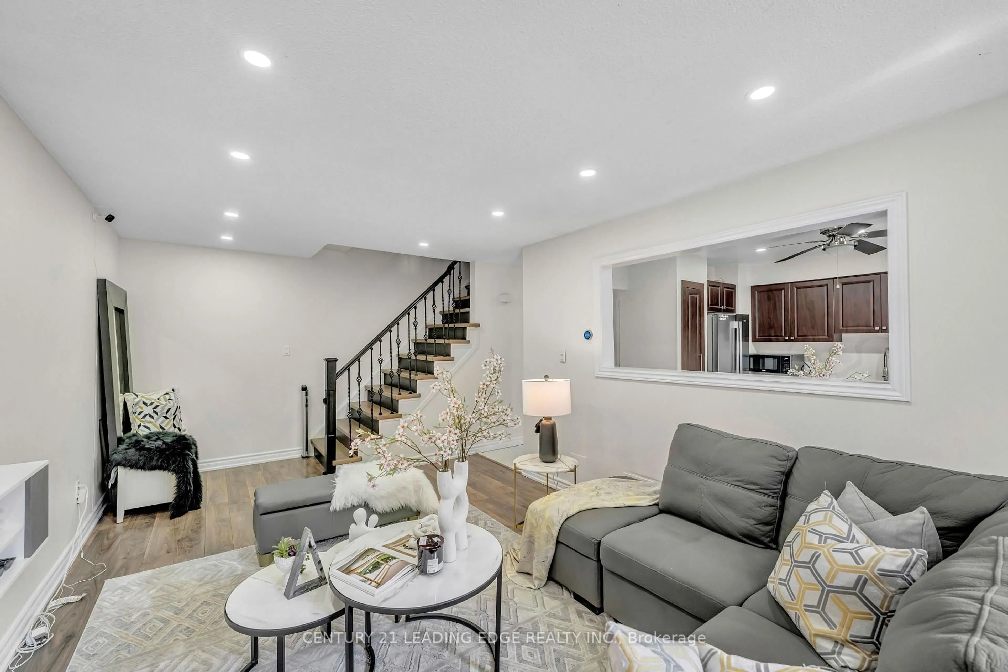 Living room with furniture, unknown for 730 Cedar St #19, Oshawa Ontario L1H 4M6