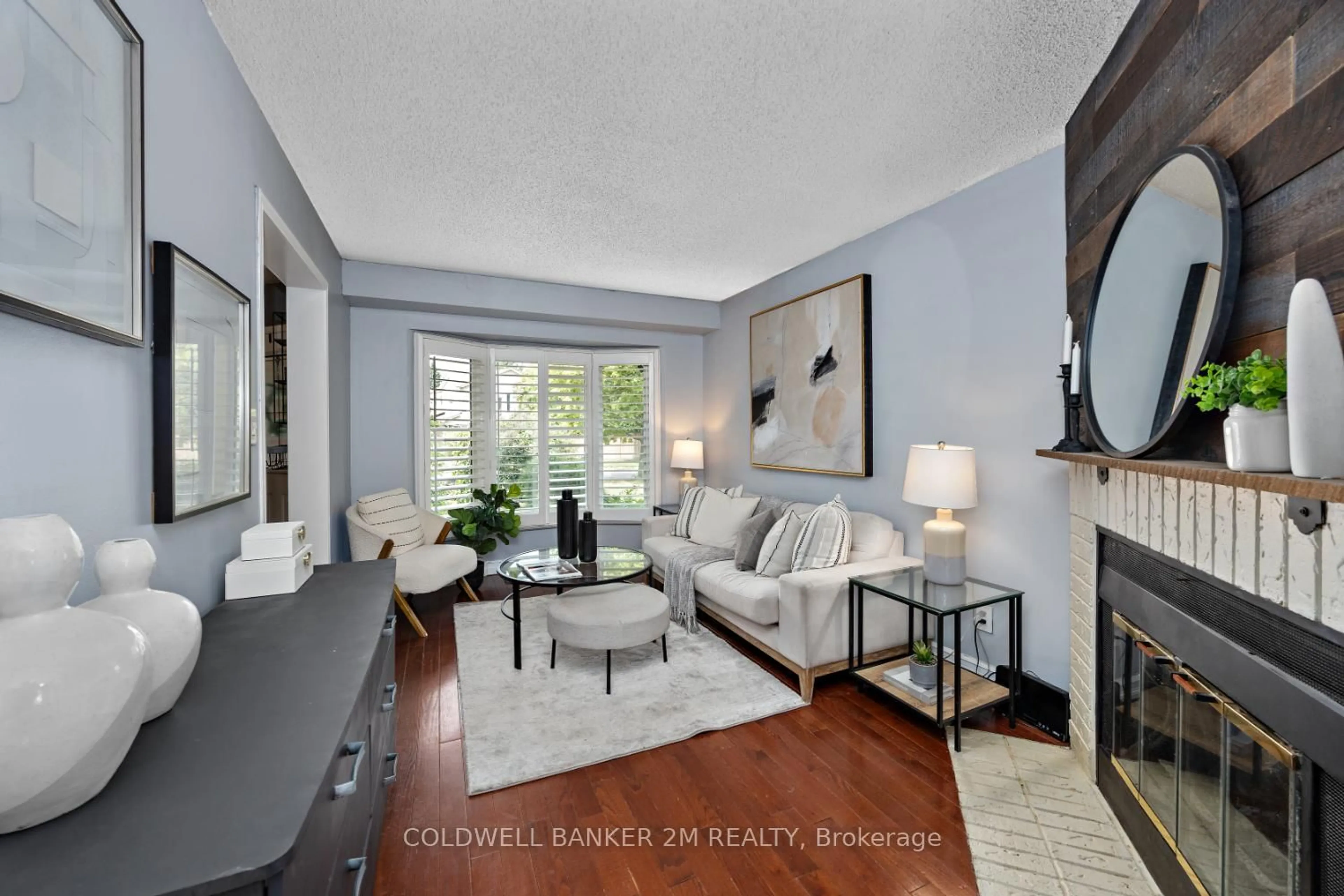 Living room with furniture, unknown for 11 Parklawn Dr, Clarington Ontario L1E 1Y8